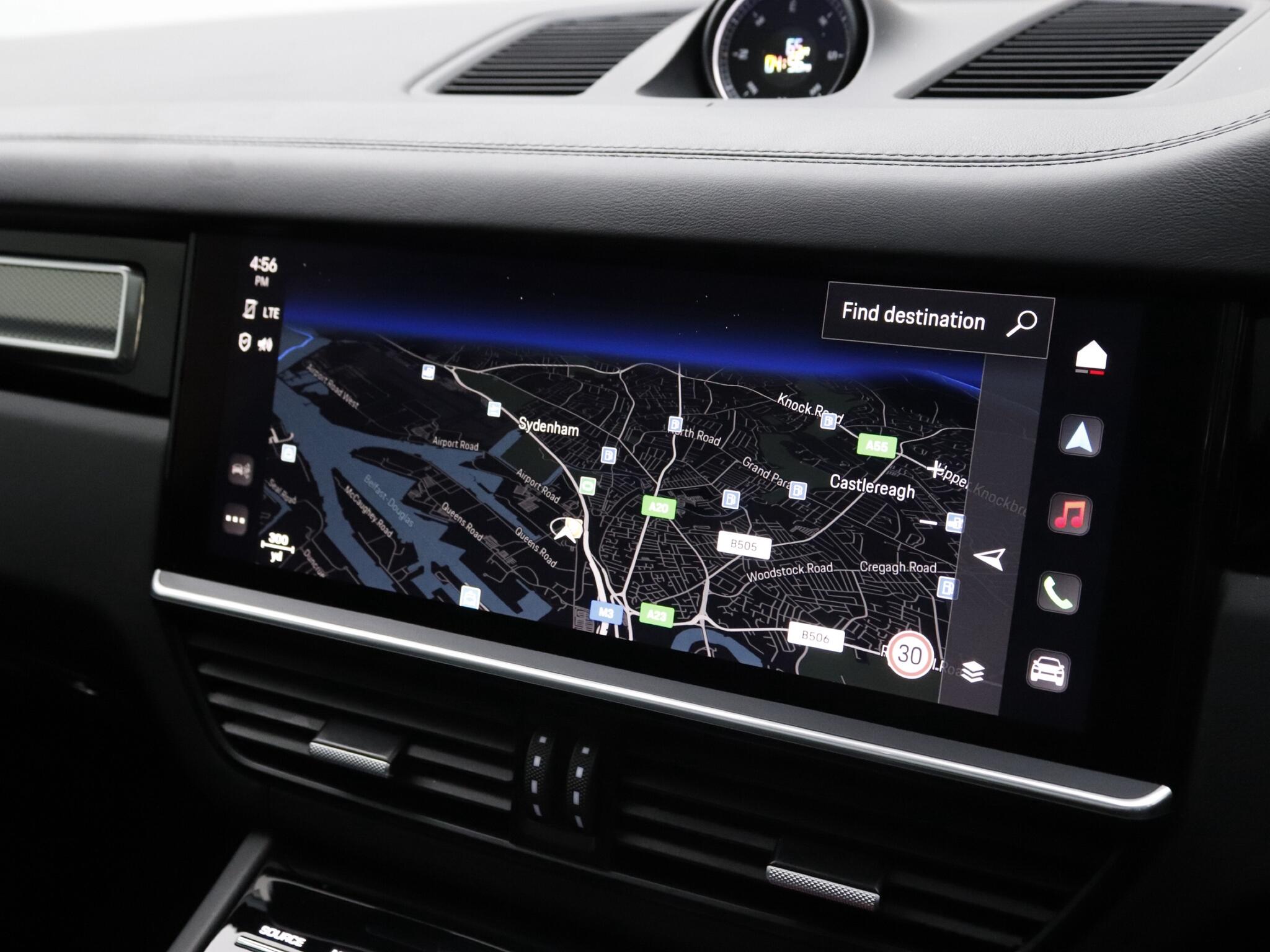 Porsche Cayenne view 32