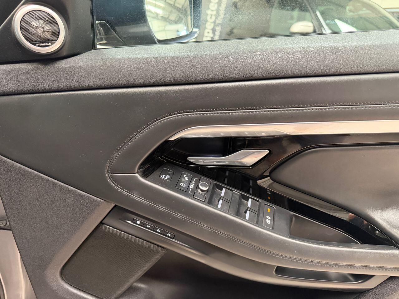 Land Rover Range Rover Evoque view 28