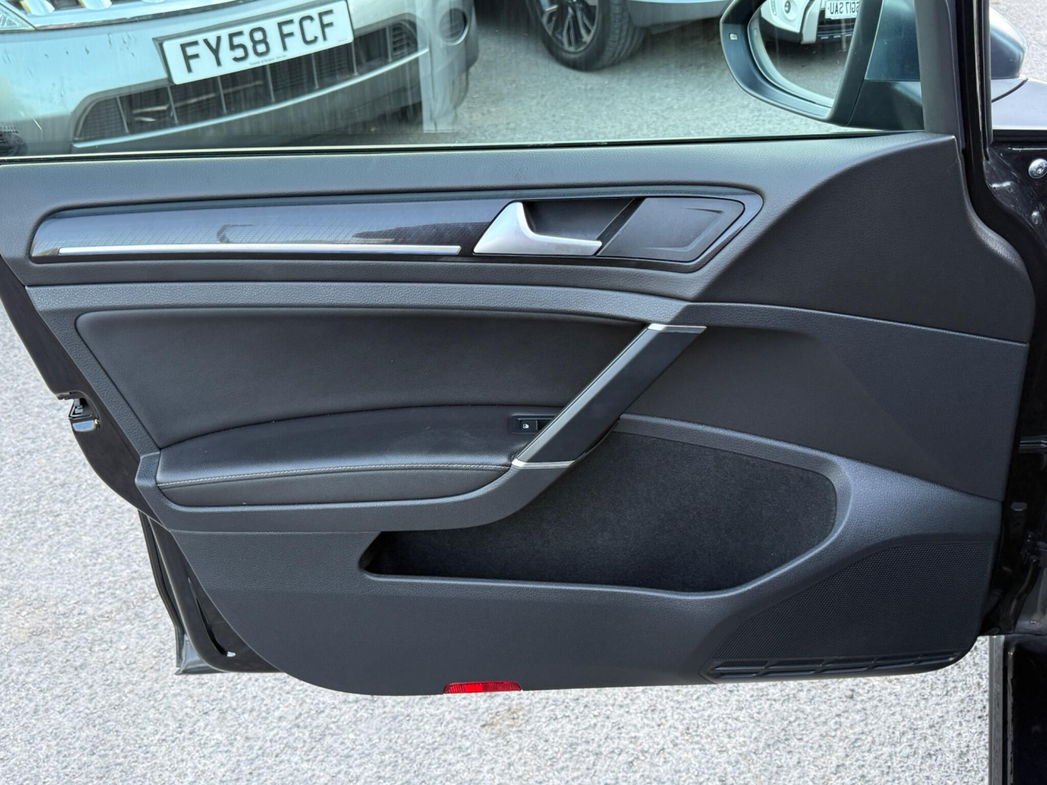 Volkswagen Golf - Image 46