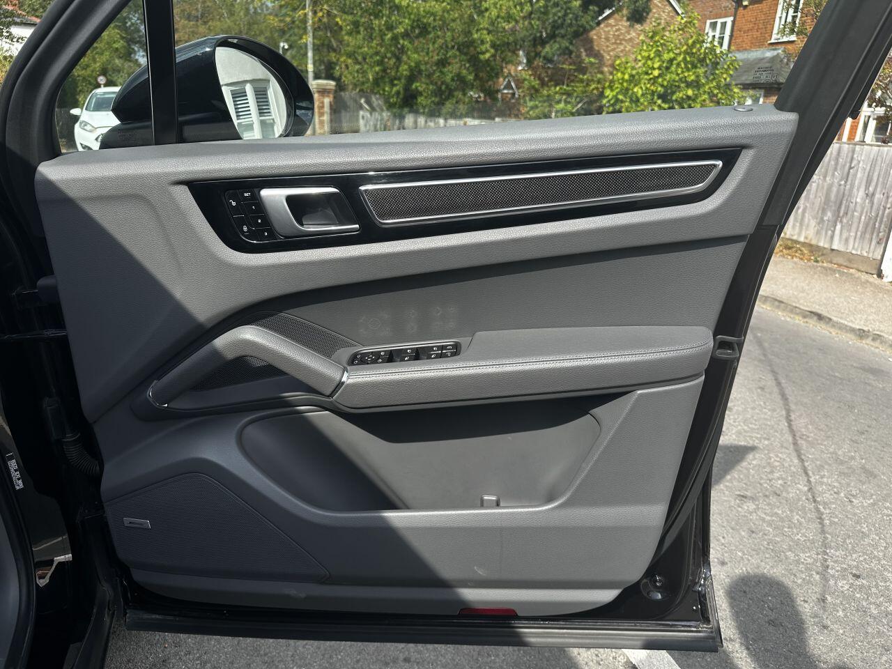 Porsche Cayenne view 11