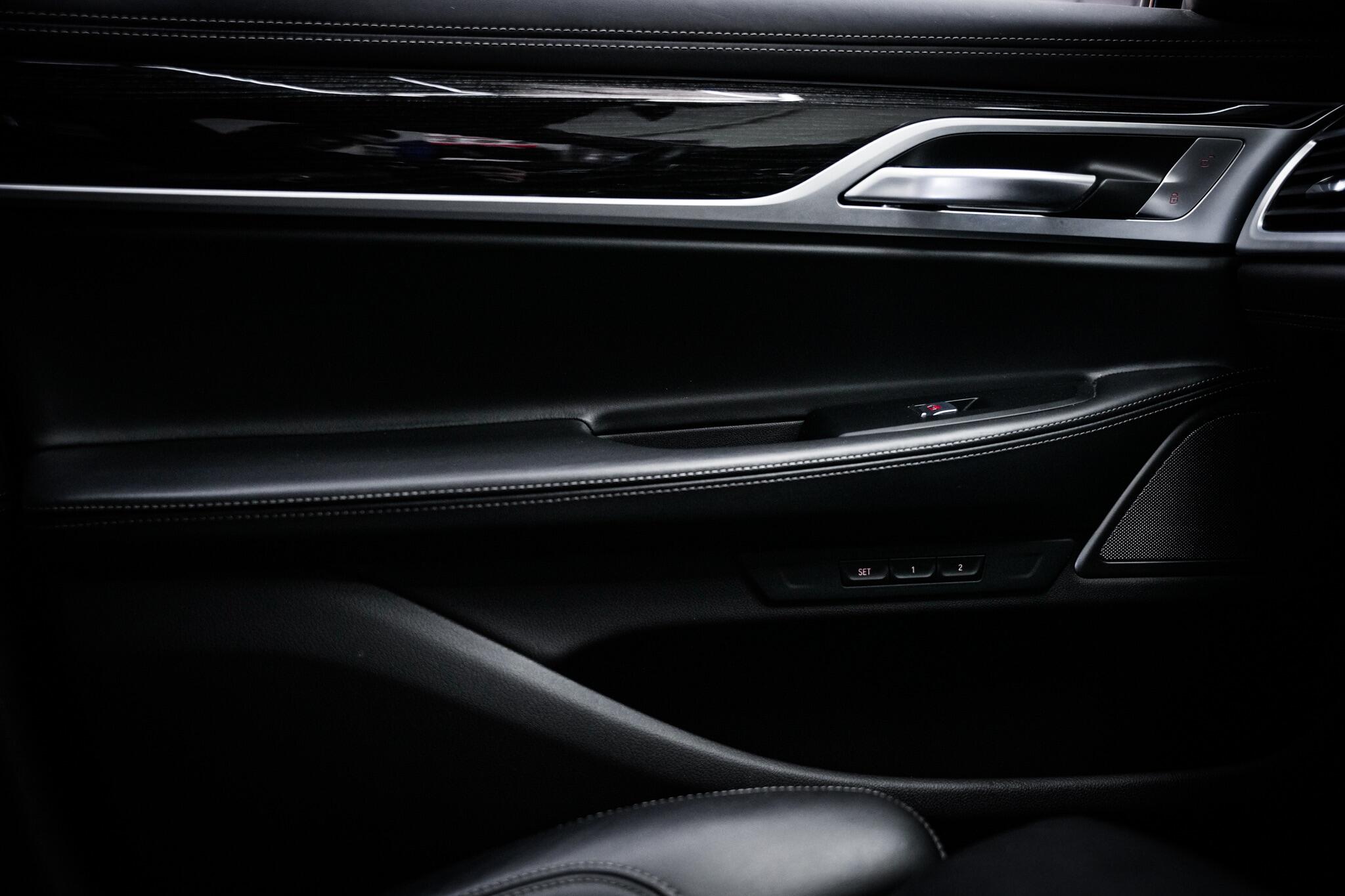 BMW 7 Series view 49