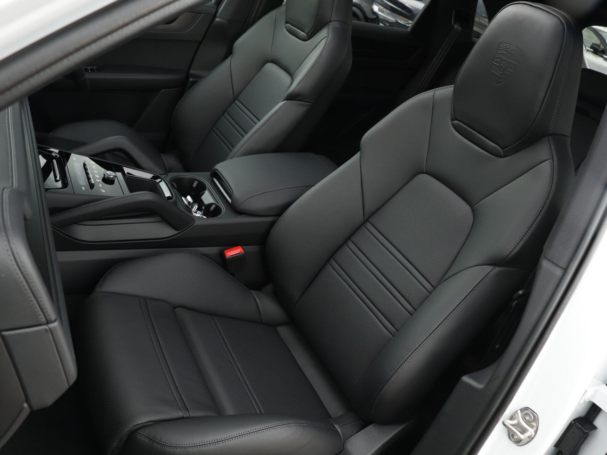 Porsche Cayenne view 25