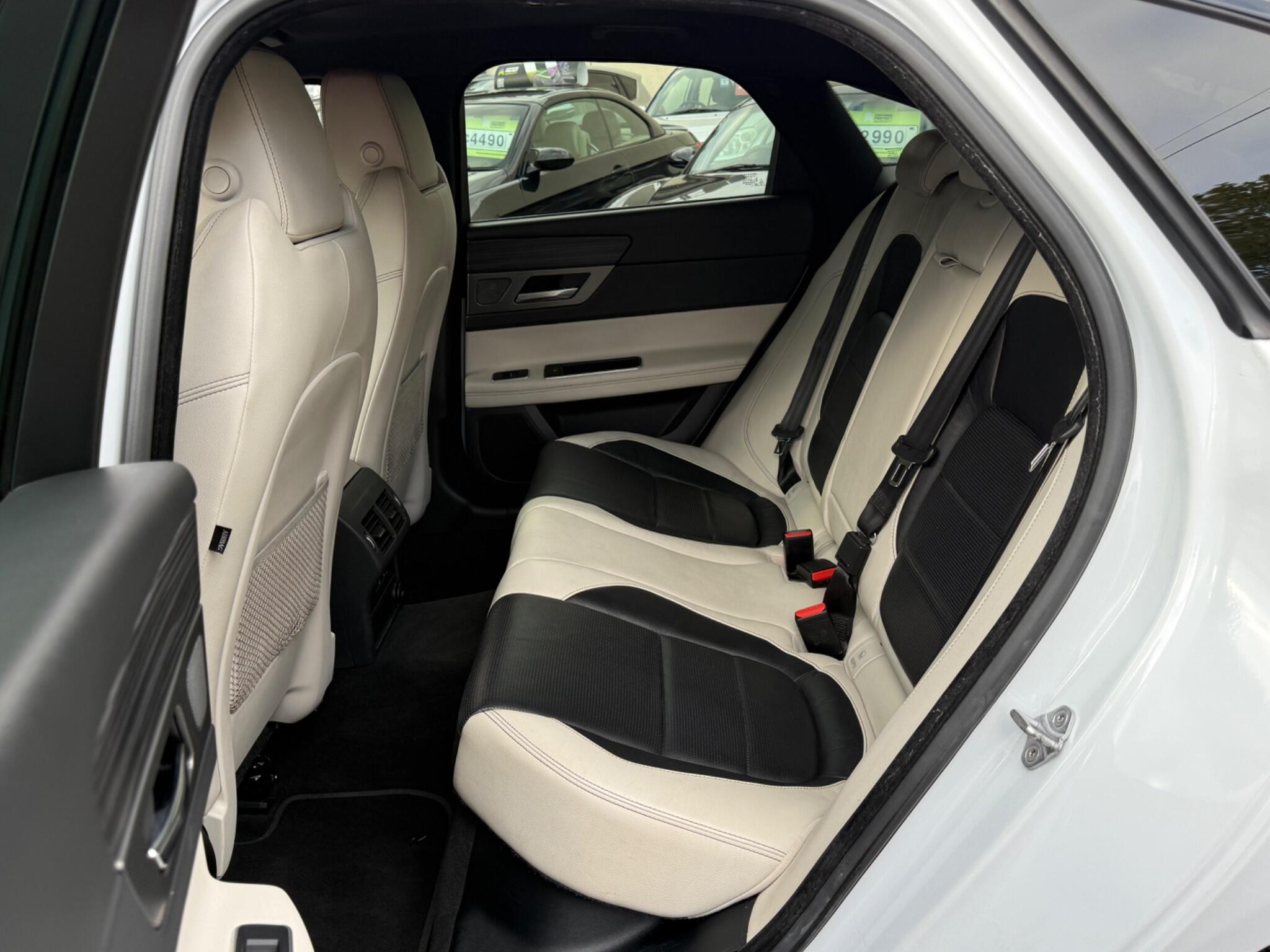 Jaguar XF - Image 46