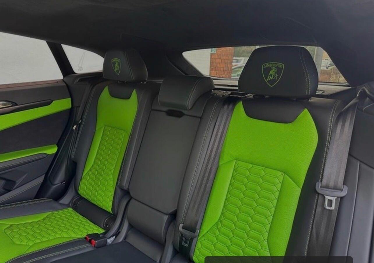 Lamborghini Urus view 7