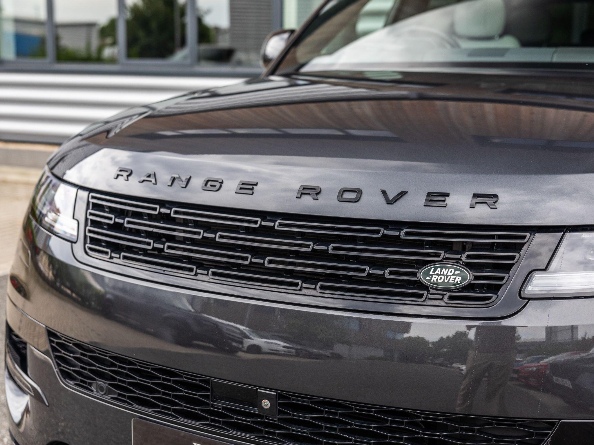 Land Rover Range Rover Sport view 11