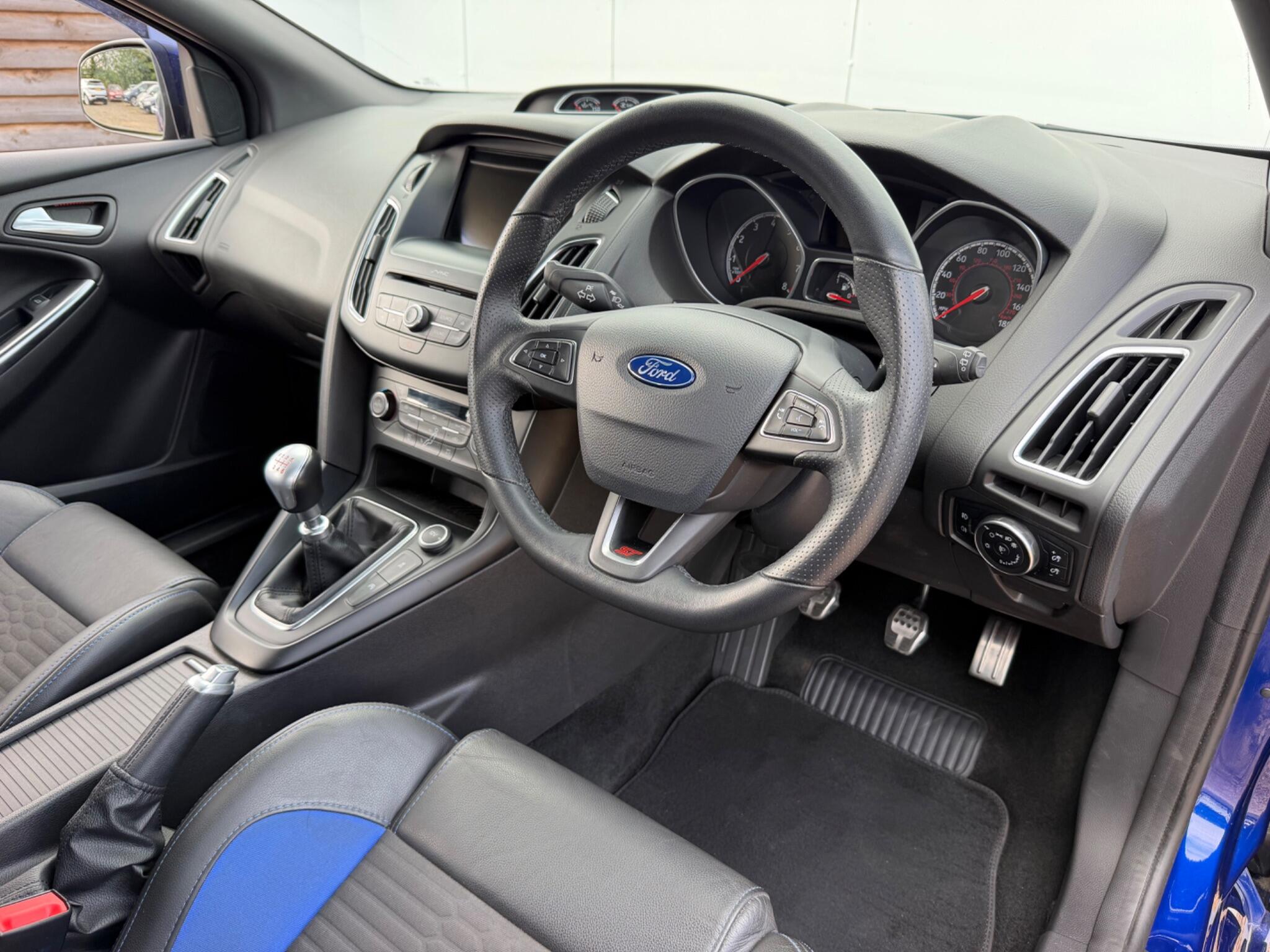 Ford Focus view 10