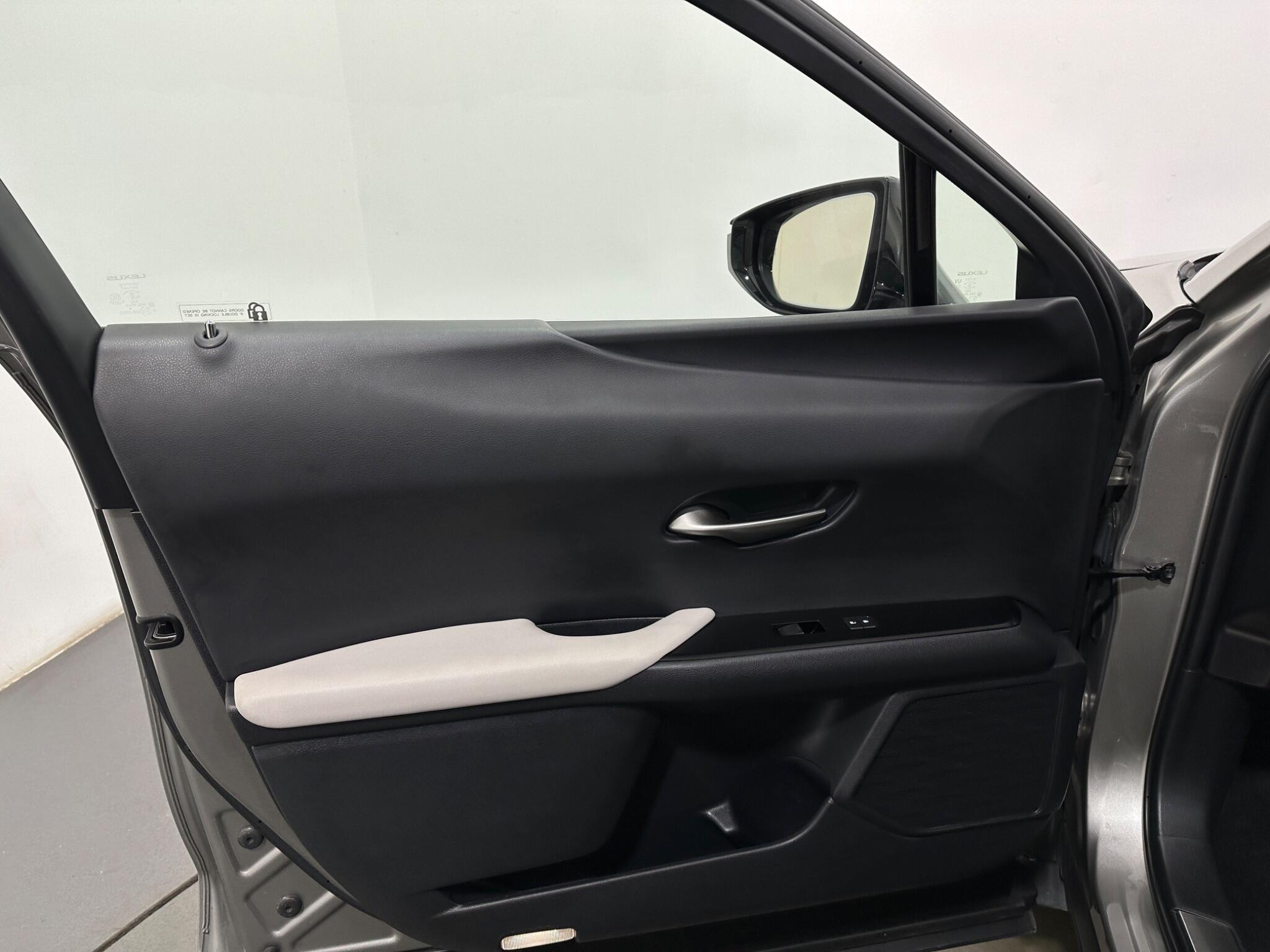 Lexus UX view 37