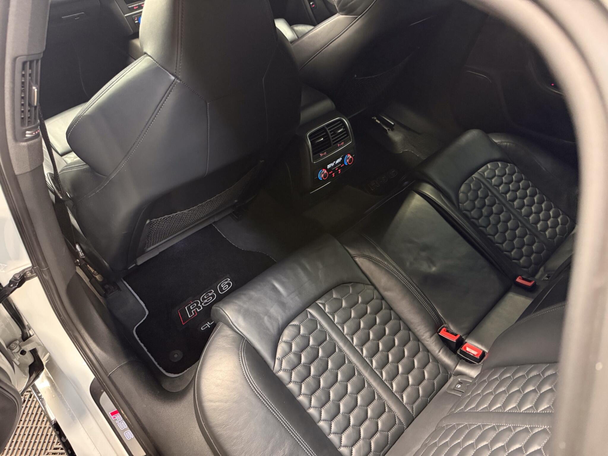 Audi RS6 Avant view 28