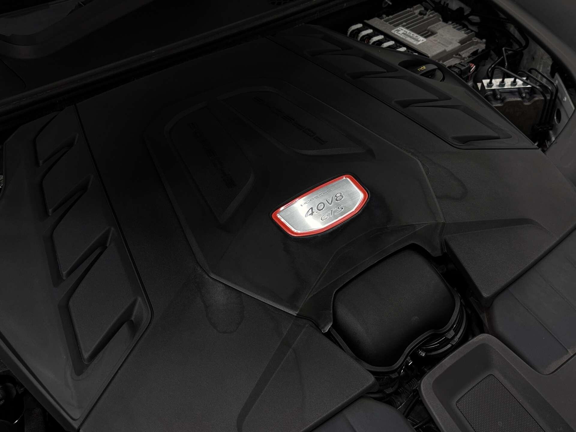 Porsche Cayenne view 35