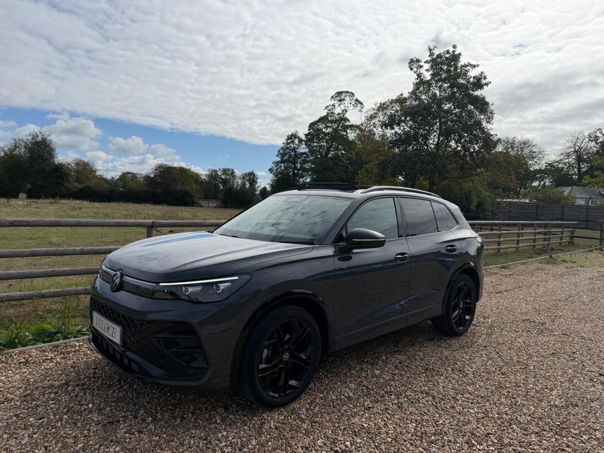 Volkswagen Tiguan view 6