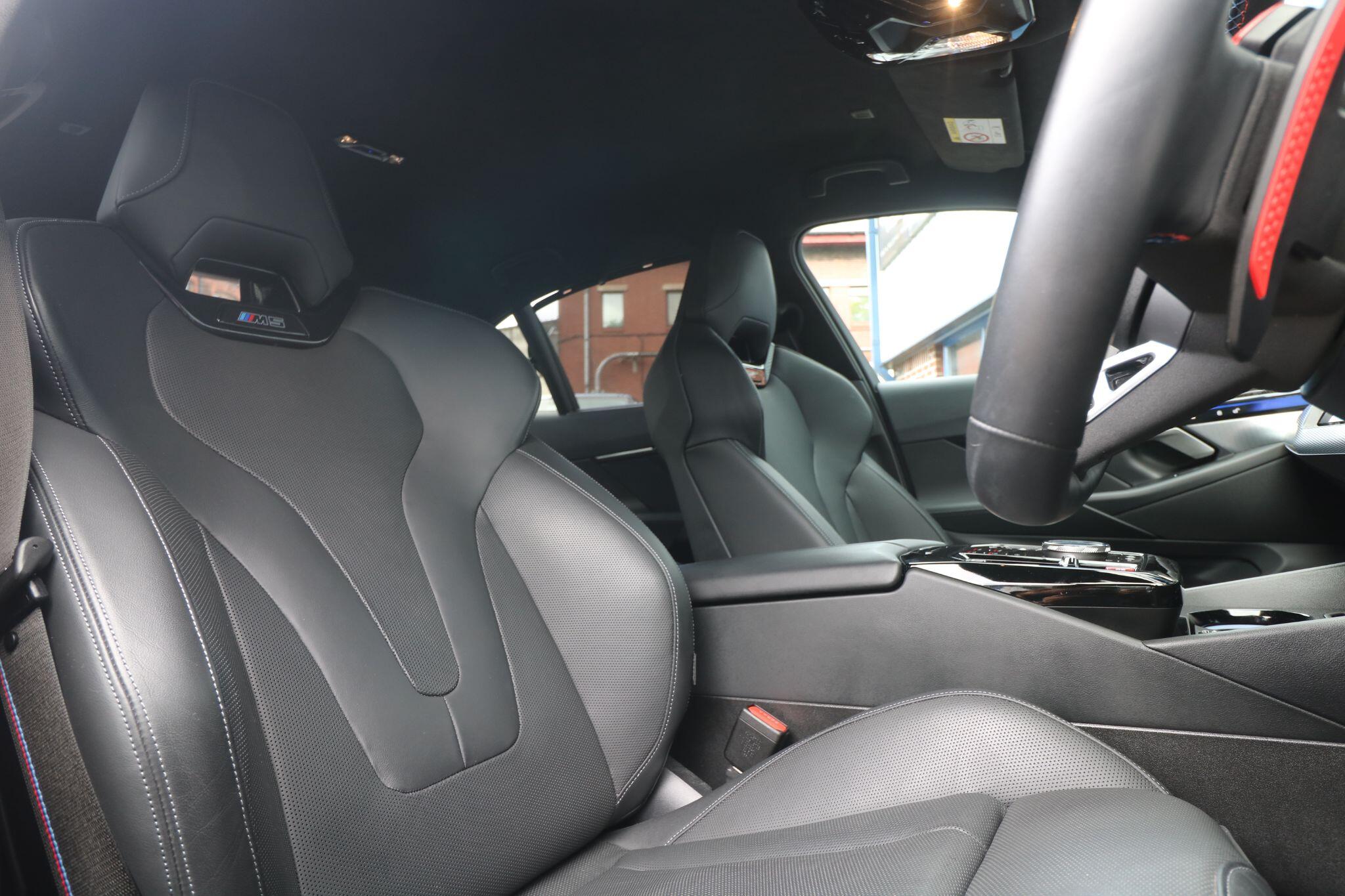 BMW M5 view 8