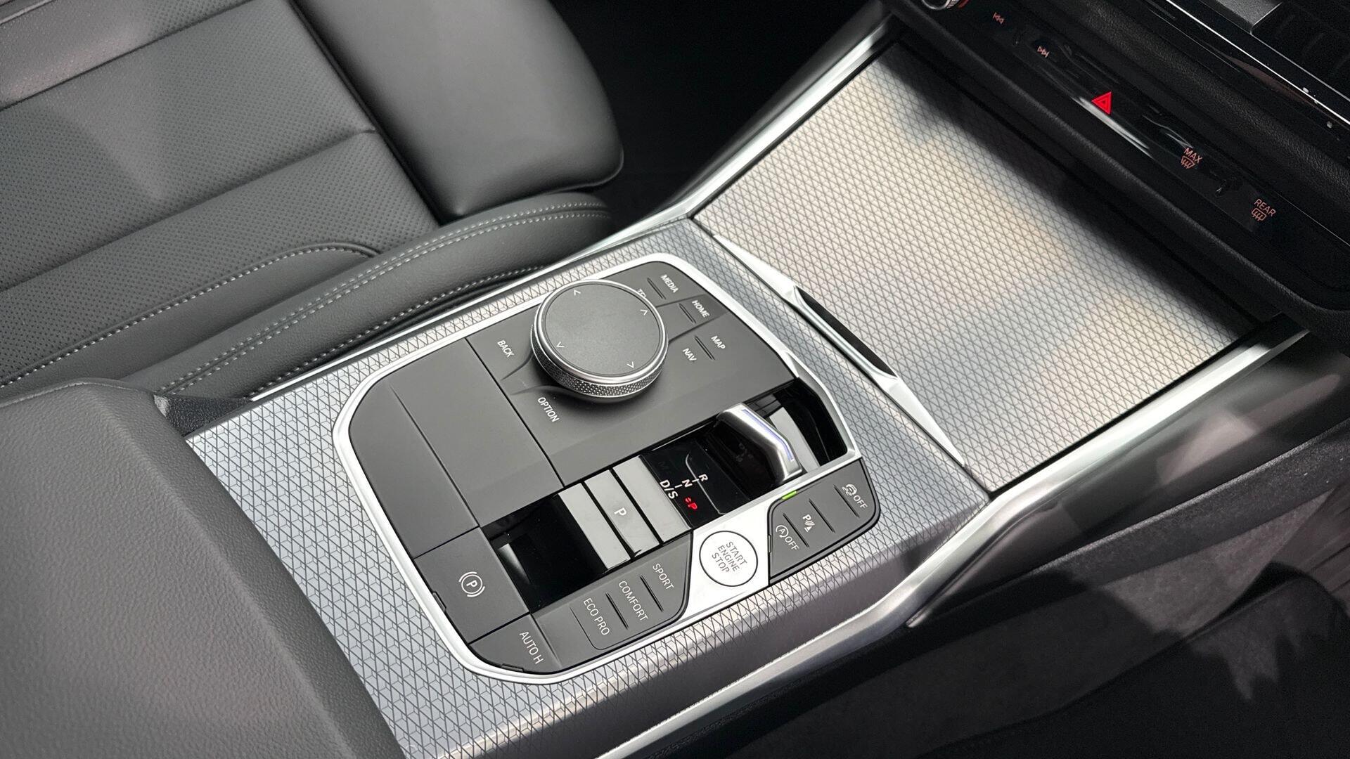 BMW 3 Series view 10