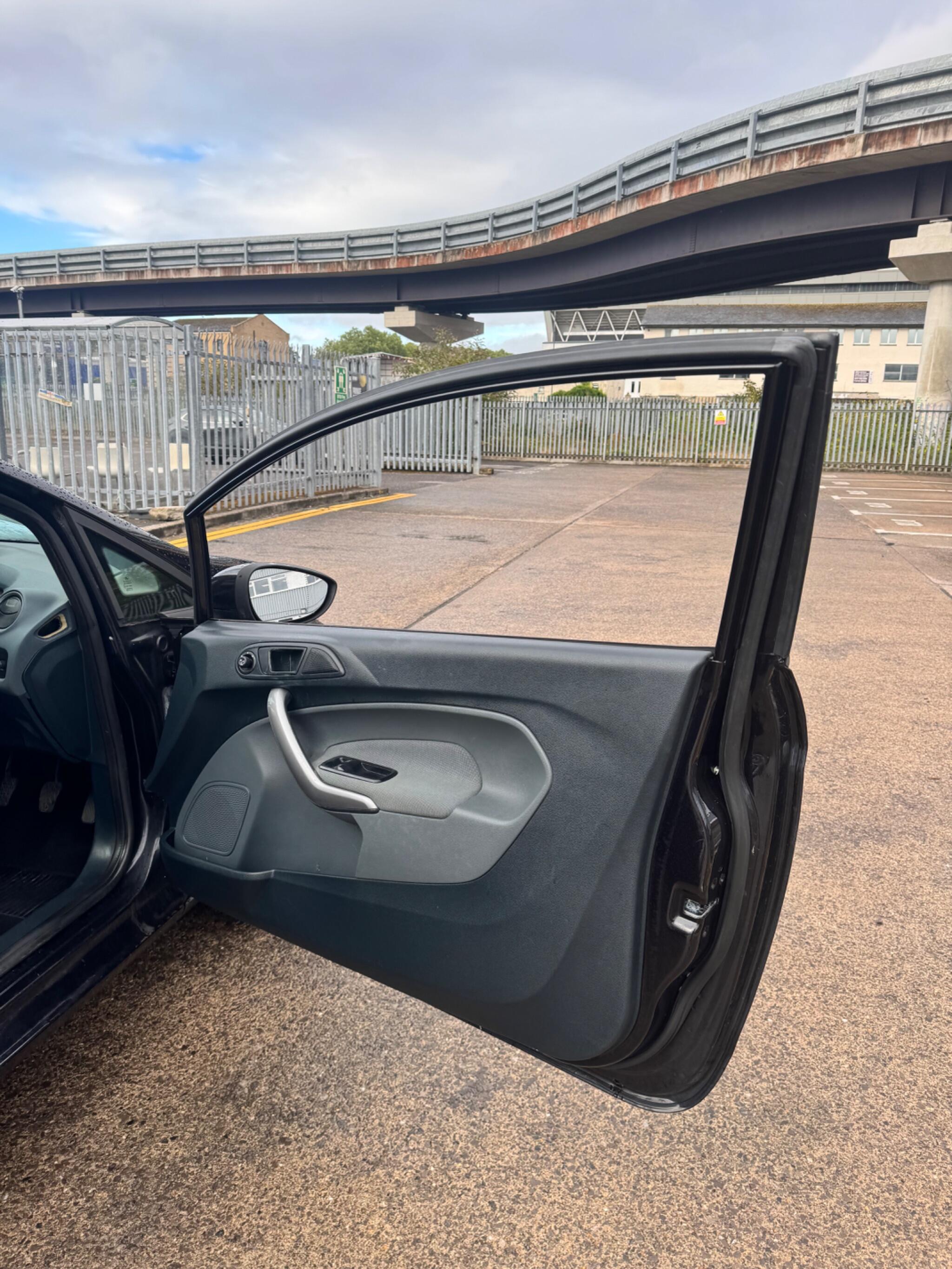 Ford Fiesta view 34