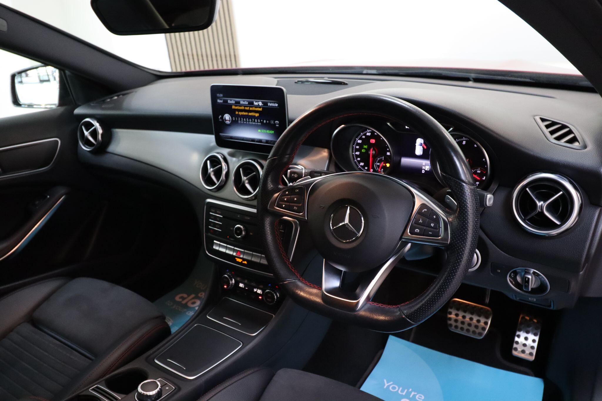Mercedes-Benz Gla view 15