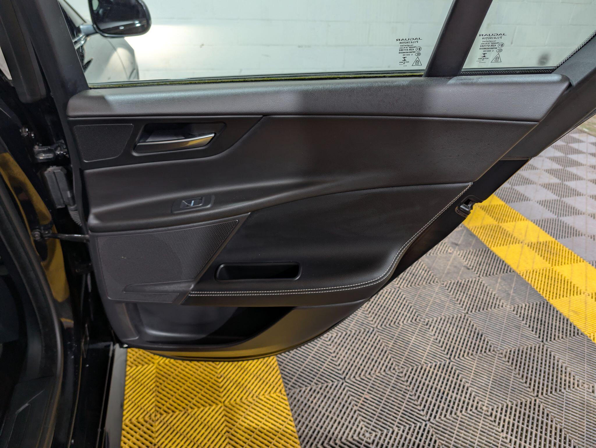 Jaguar Xe view 41