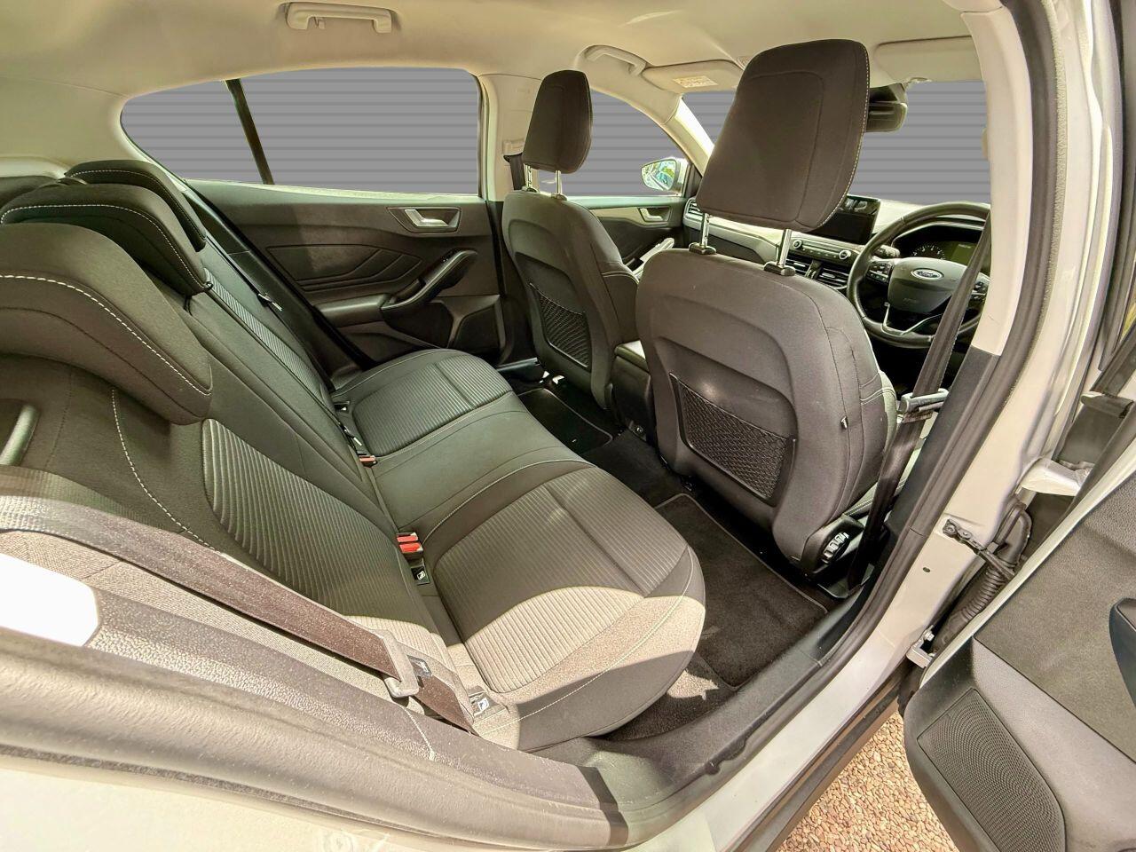 Ford Focus view 23