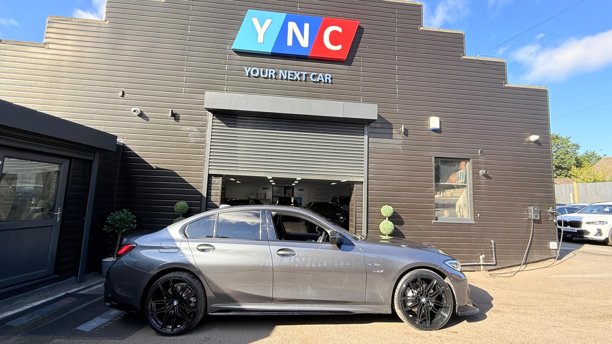 BMW 3 Series view 5