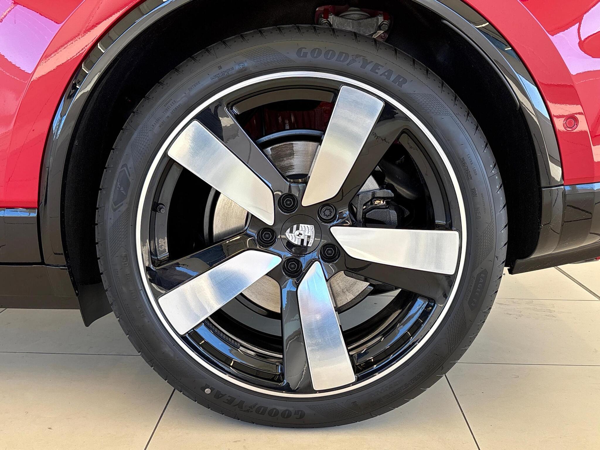 Porsche Macan view 26