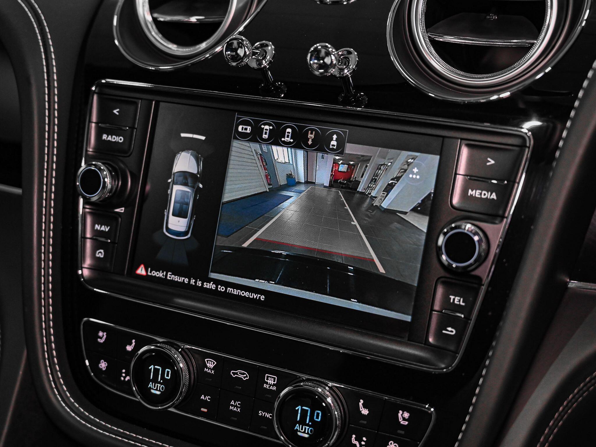 Bentley Bentayga view 22
