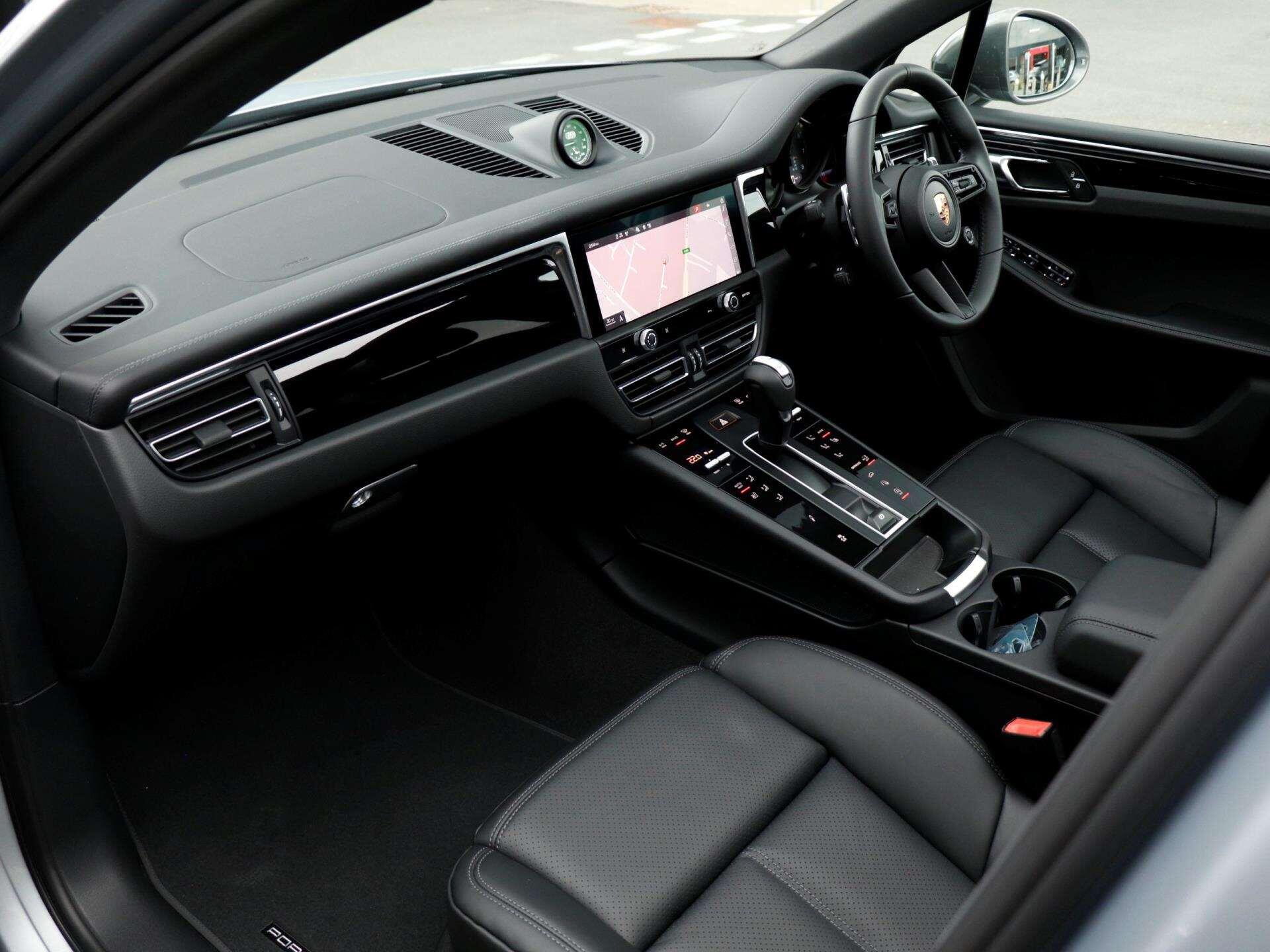 Porsche Macan view 9