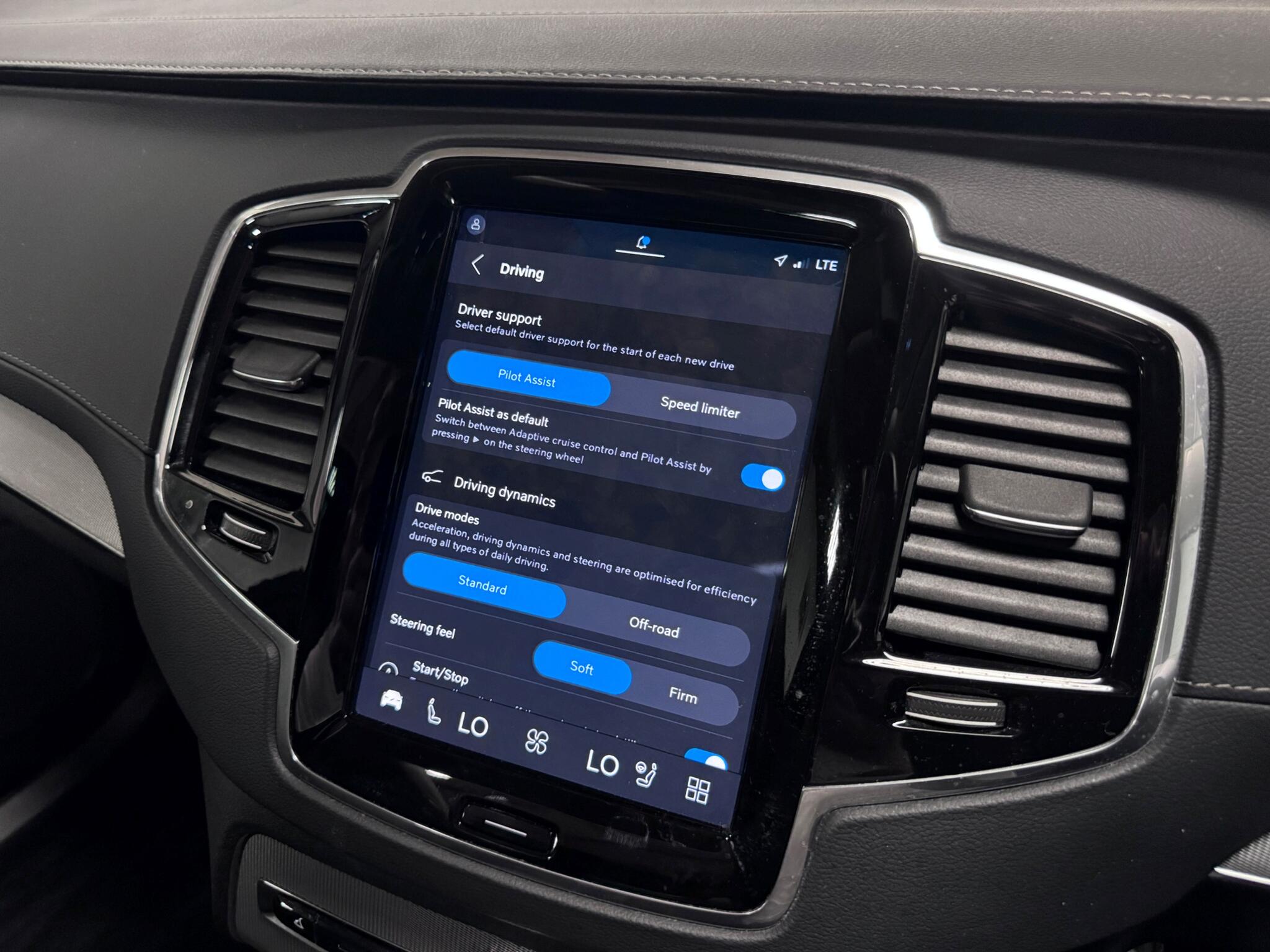 Volvo XC90 view 49
