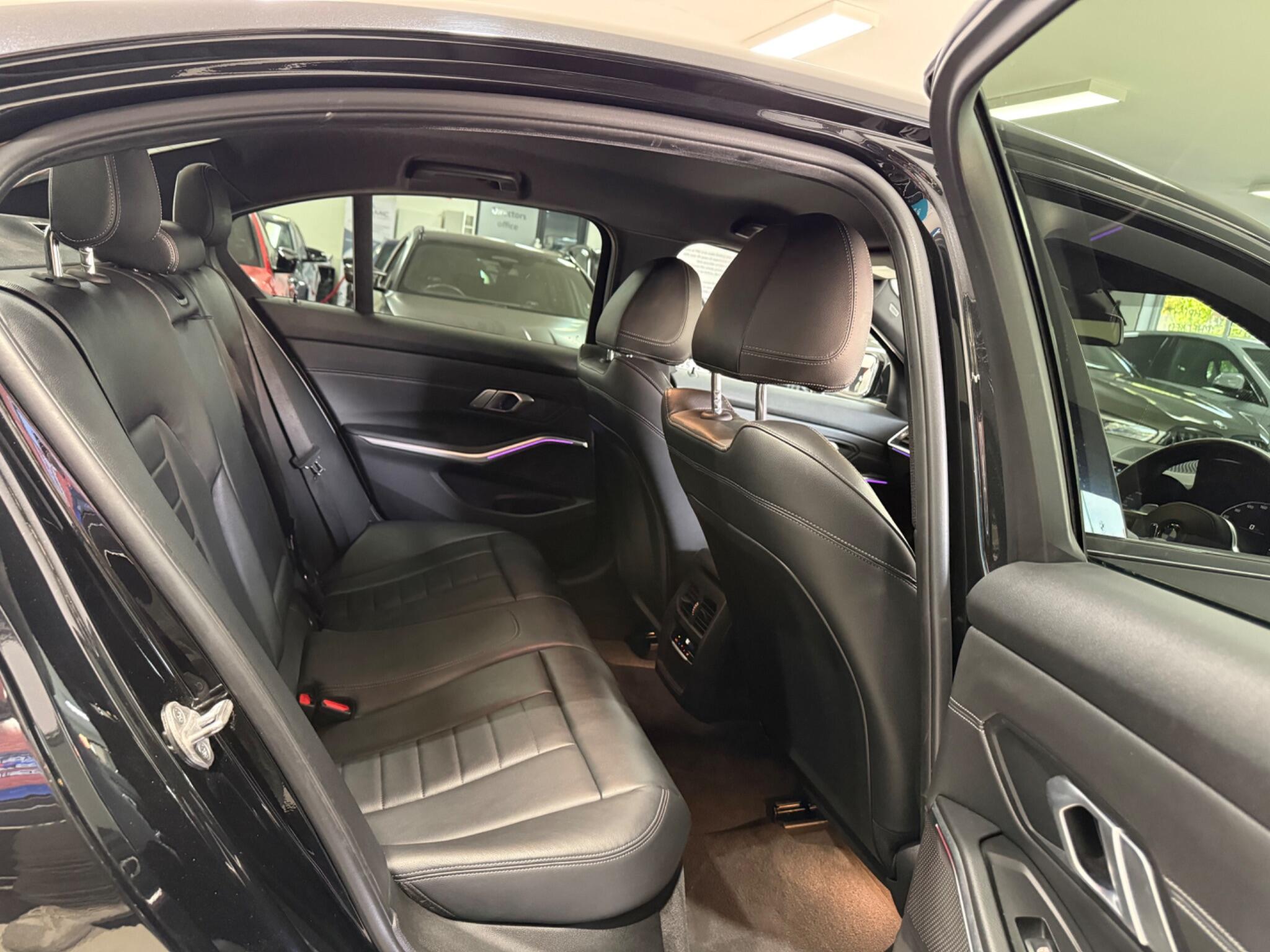 BMW 3 Series view 28