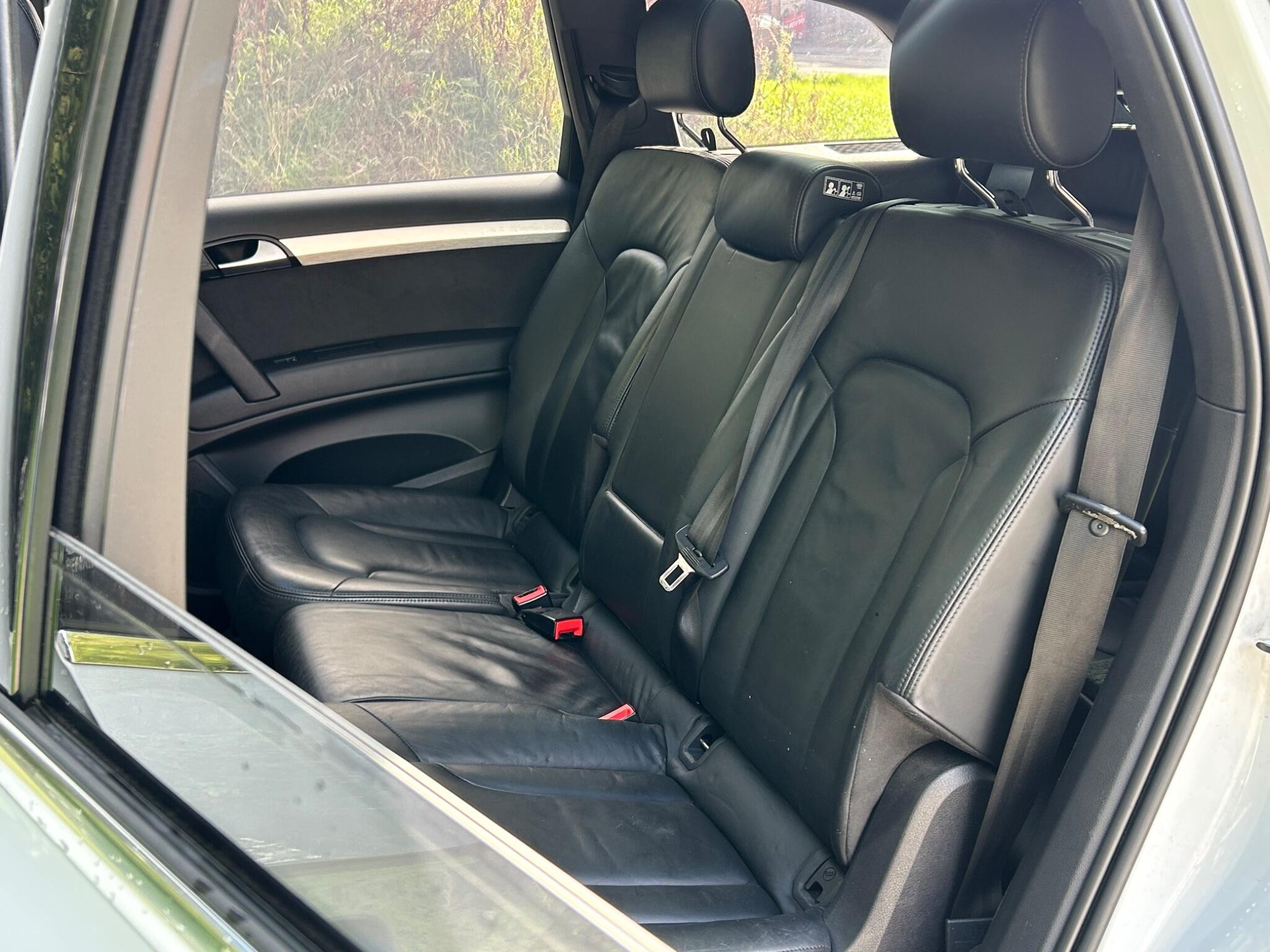 Audi Q7 view 24