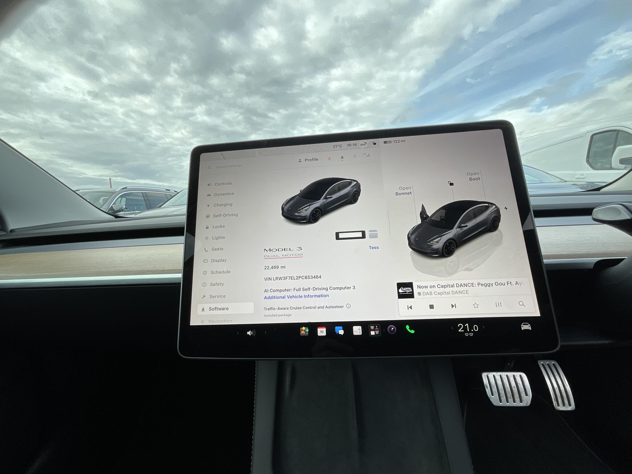 Tesla Model 3 view 32
