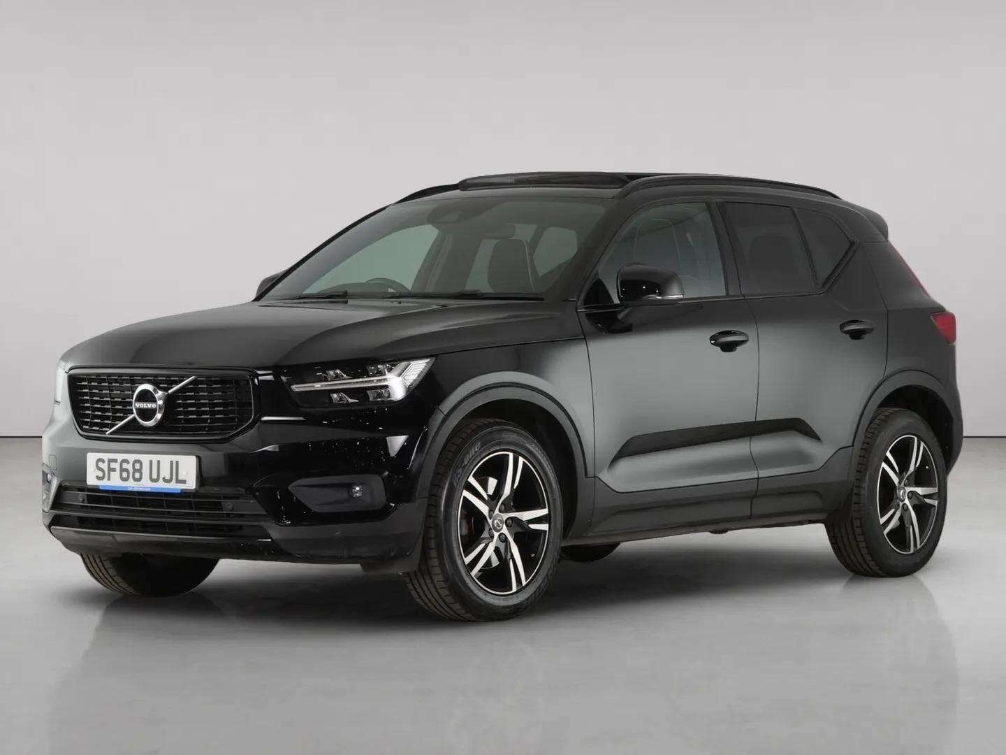 Volvo XC40 view 2