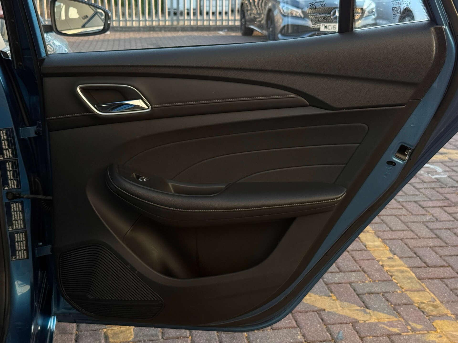 MG MG5 view 29