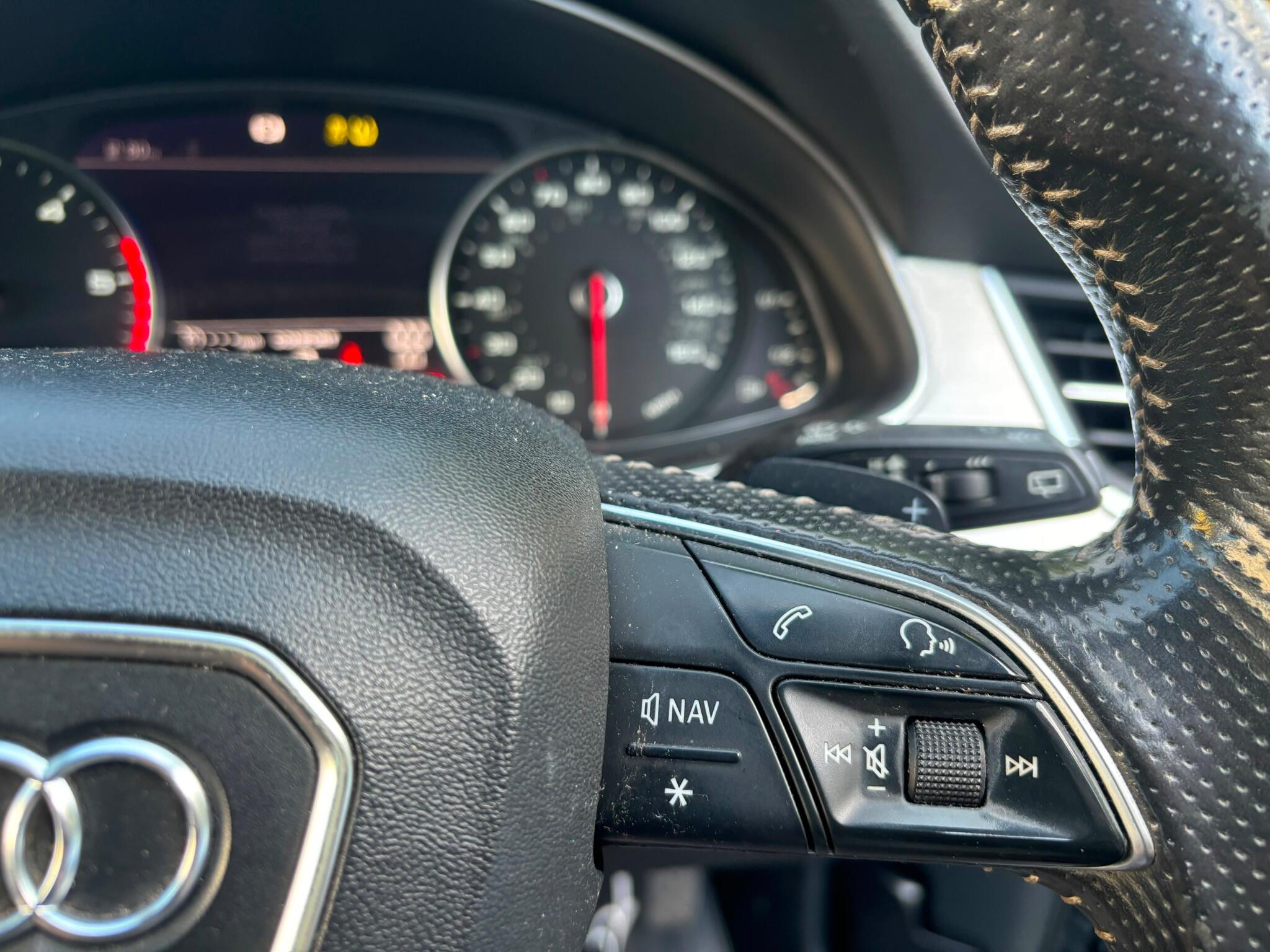 Audi Q7 view 8