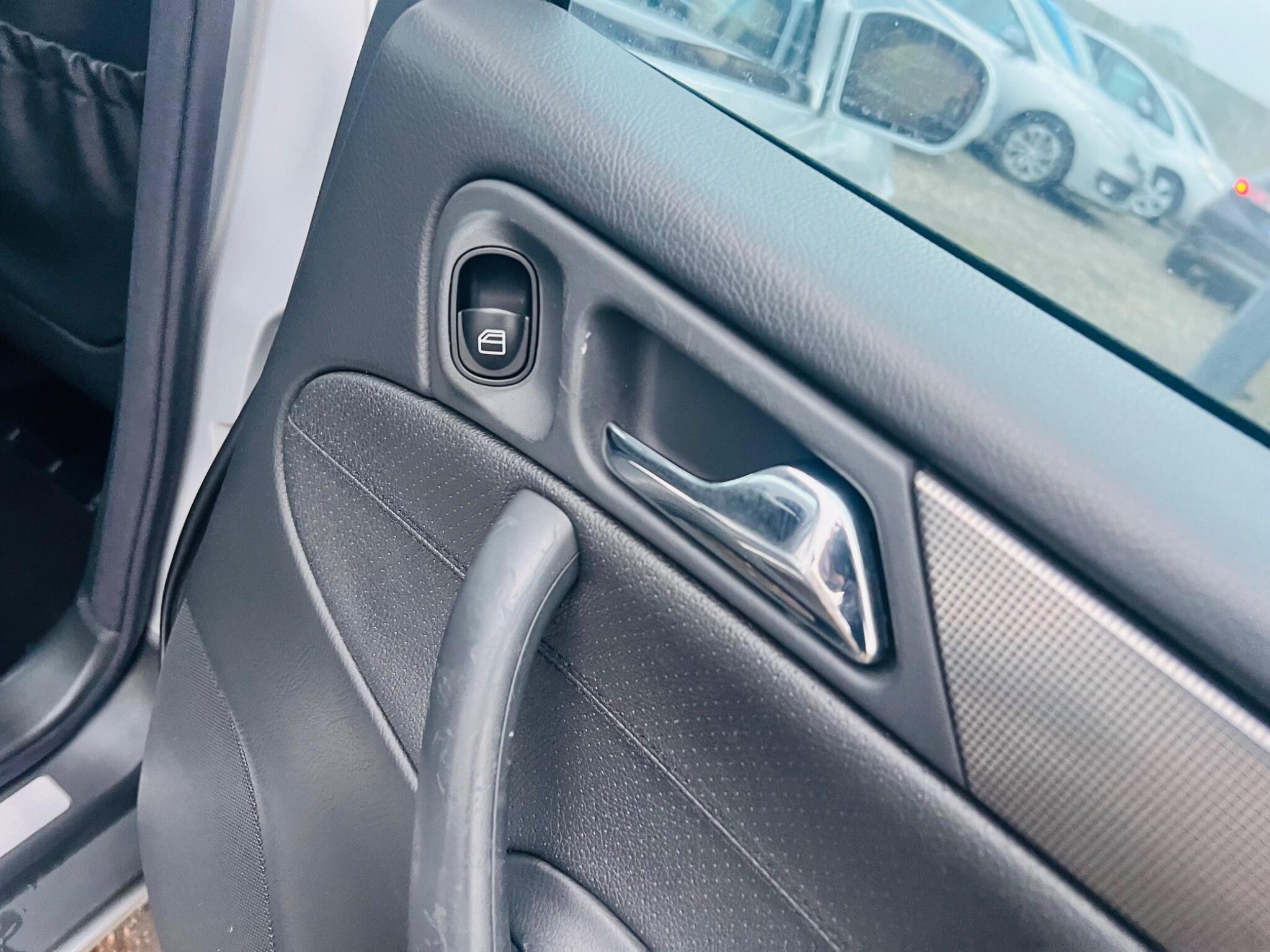 2004 Mercedes-Benz C Class image 18