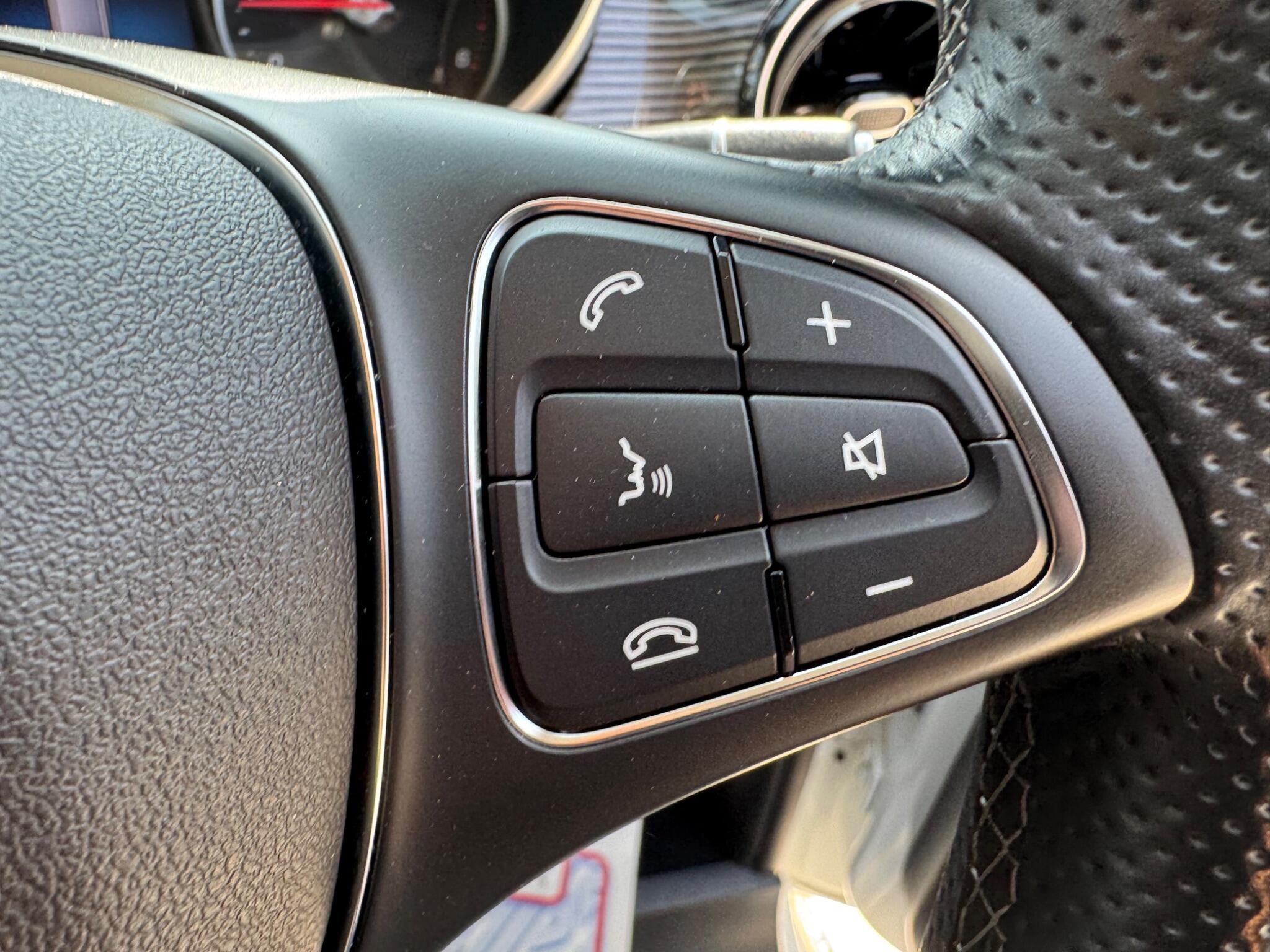 Mercedes-Benz V Class view 32