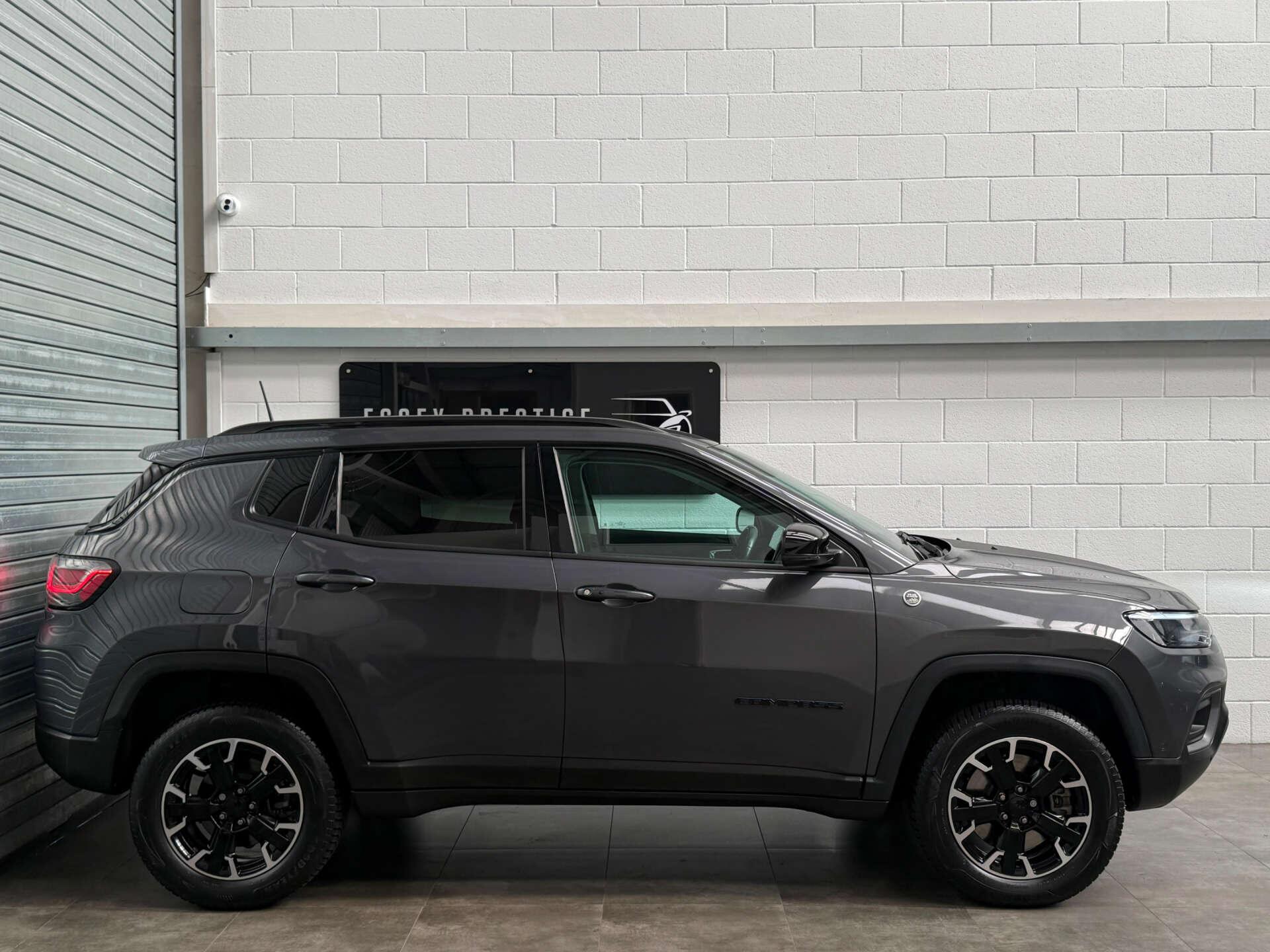 Jeep Compass view 4