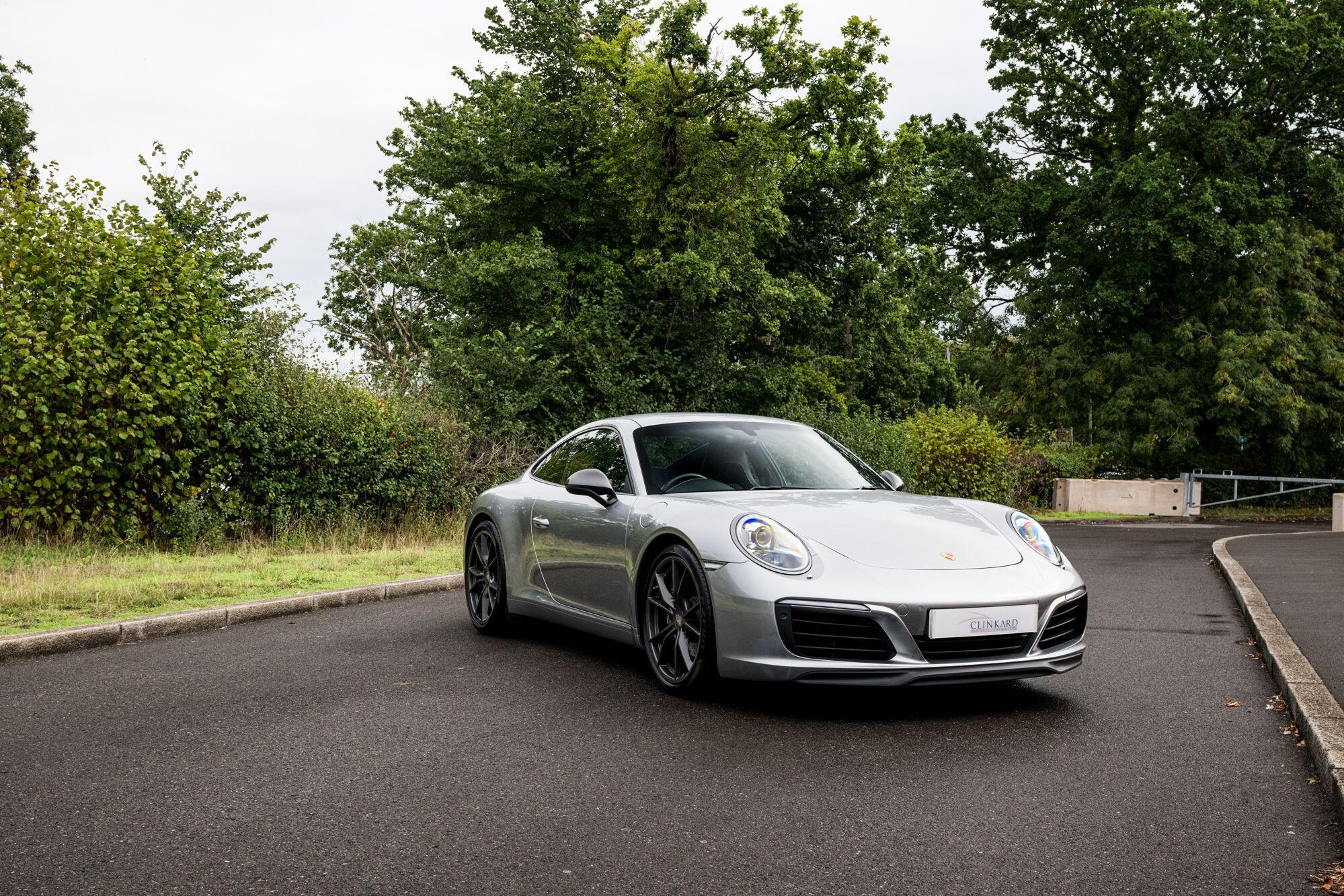 Porsche 911 view 9