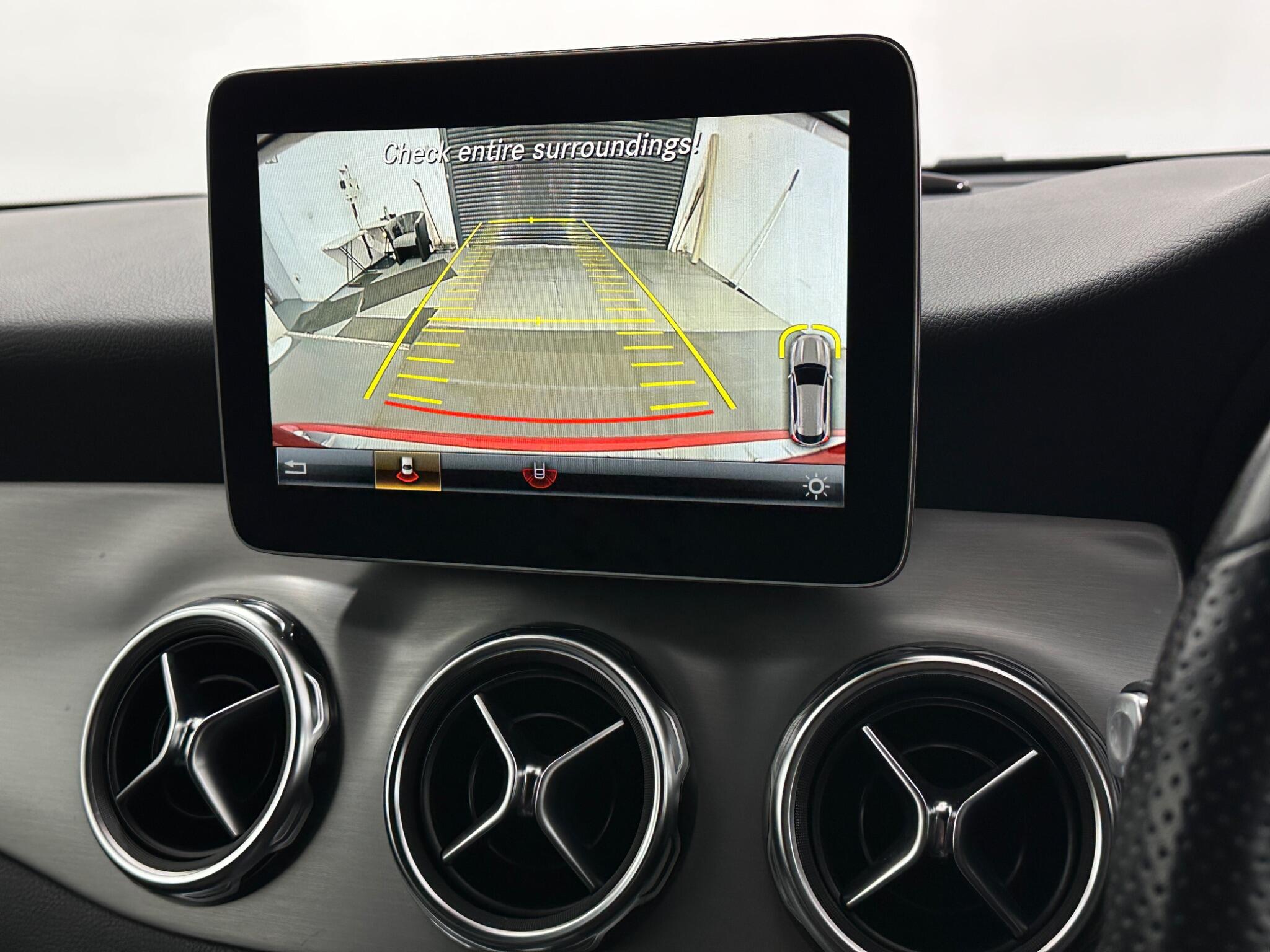 Mercedes-Benz Gla view 24