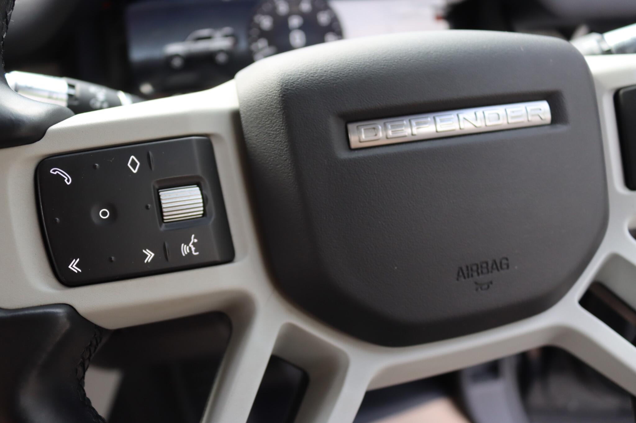 Land Rover Defender view 35