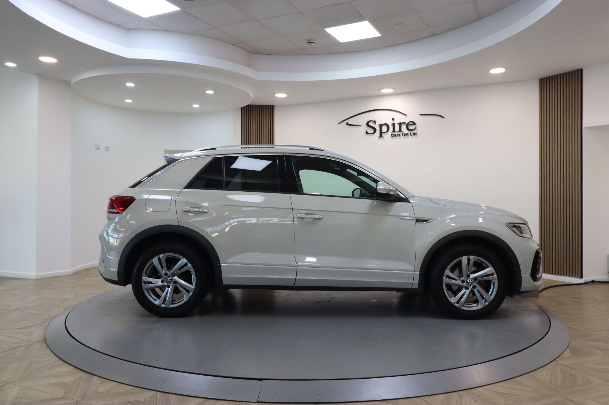Volkswagen T-Roc view 5