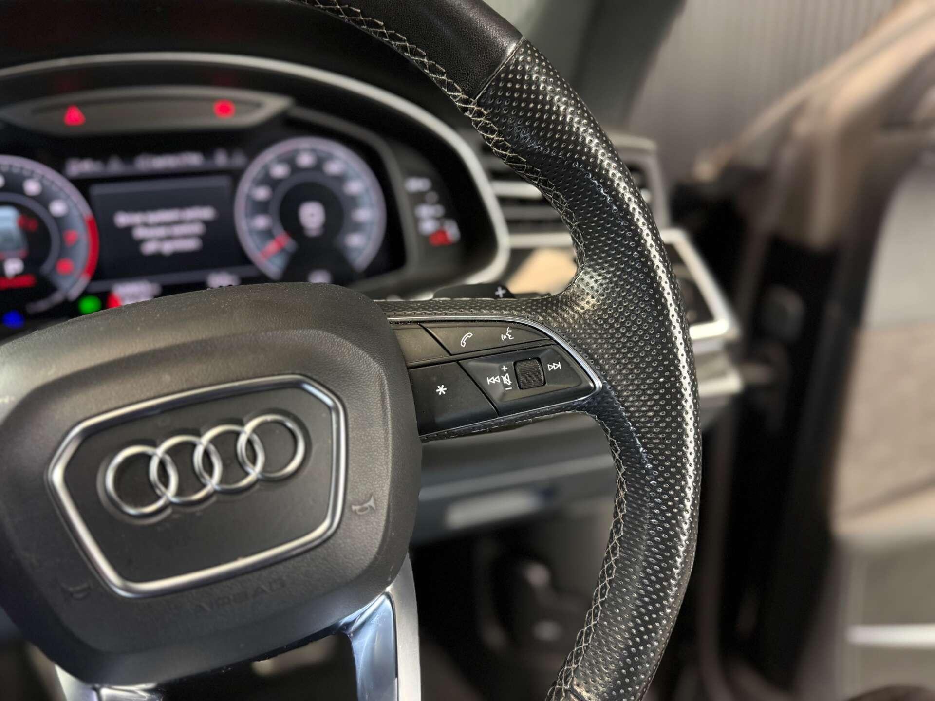 Audi Q8 view 38