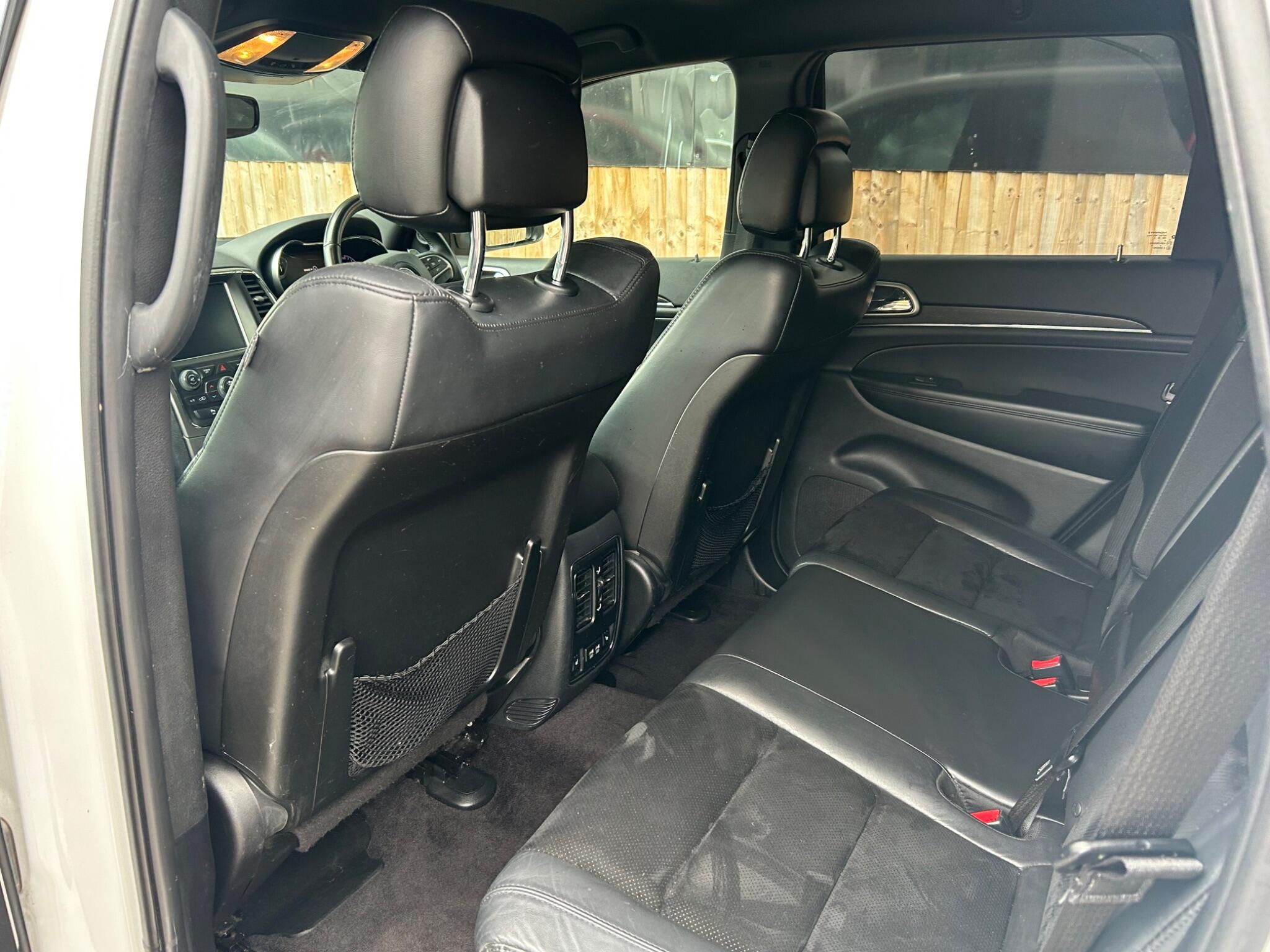 Jeep Grand Cherokee view 33