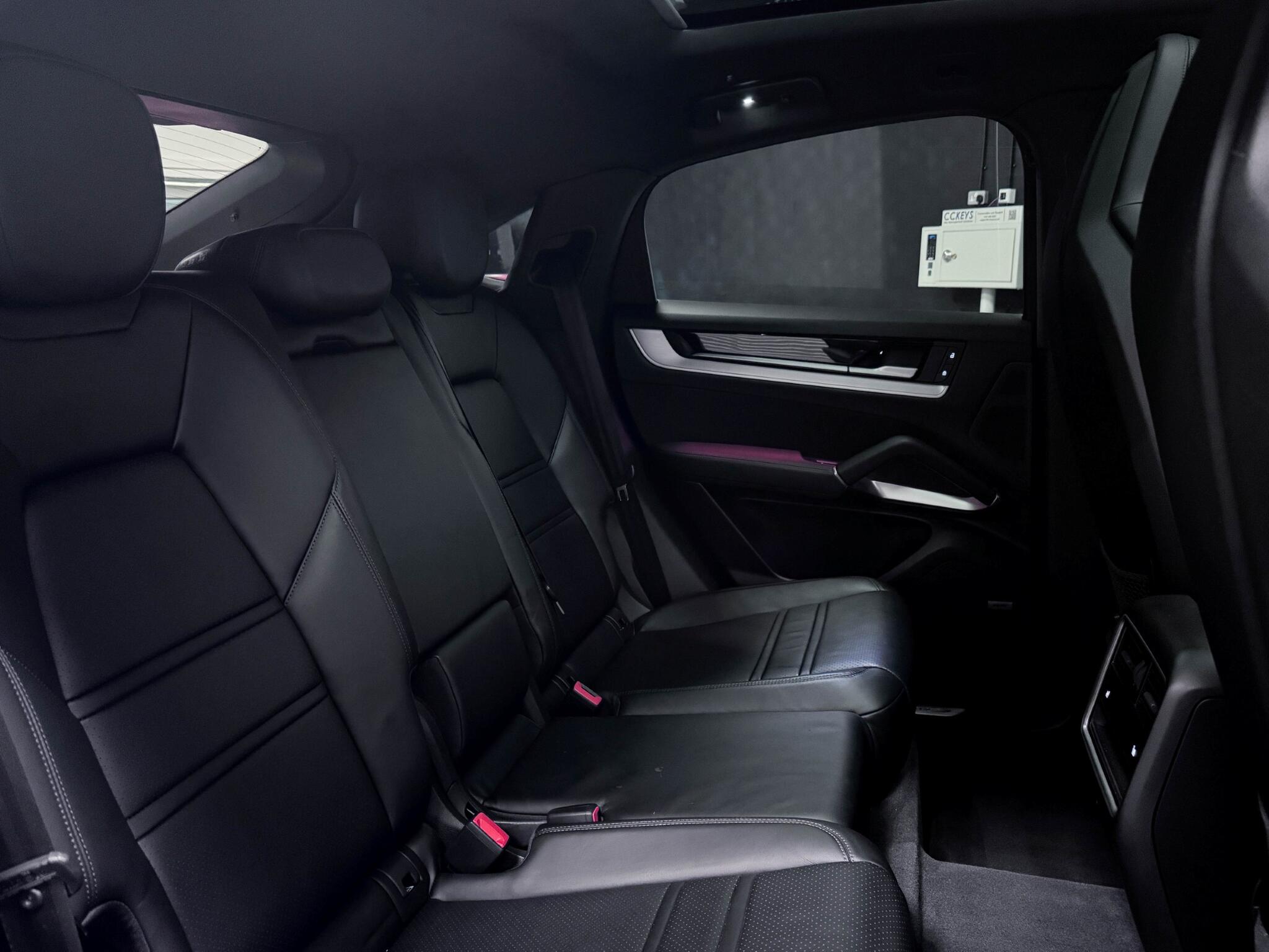 Porsche Cayenne view 18