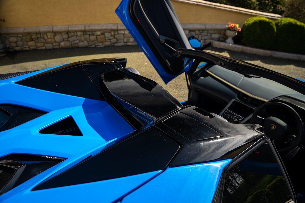 Lamborghini Aventador view 102