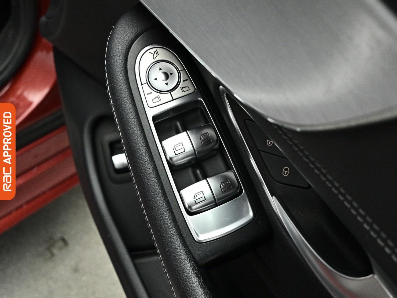 Mercedes-Benz C-Class view 22