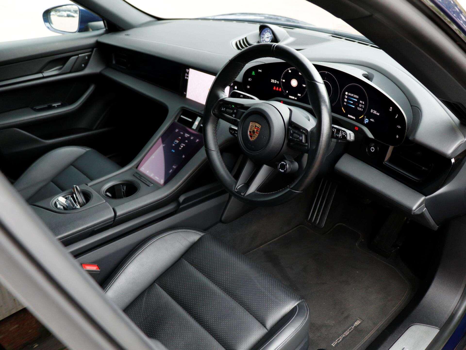 Porsche Taycan view 10