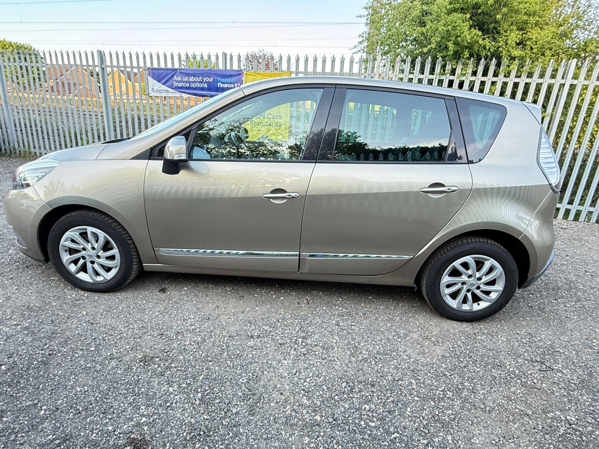 2015 Renault Scenic image 8
