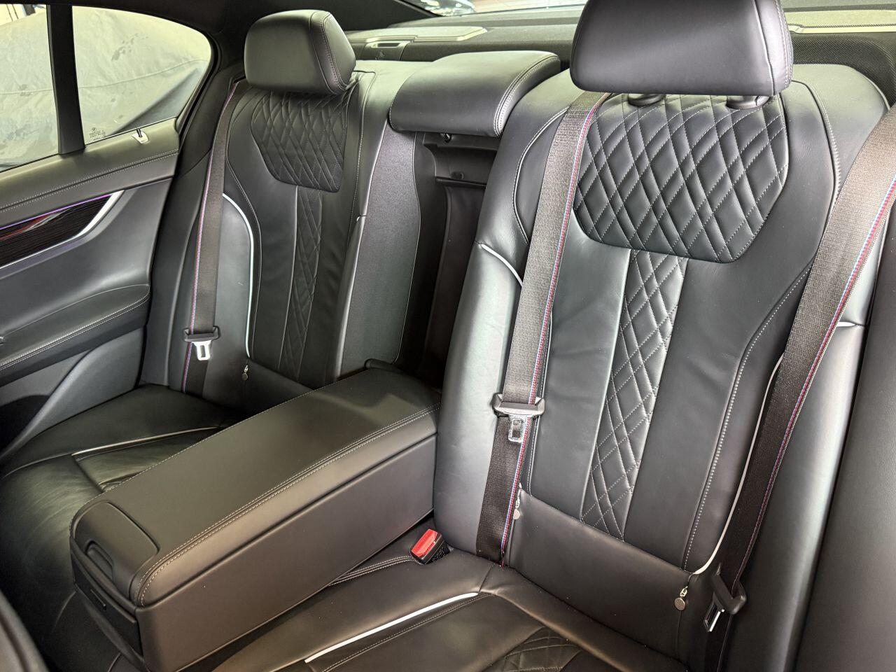 BMW 7 Series view 66