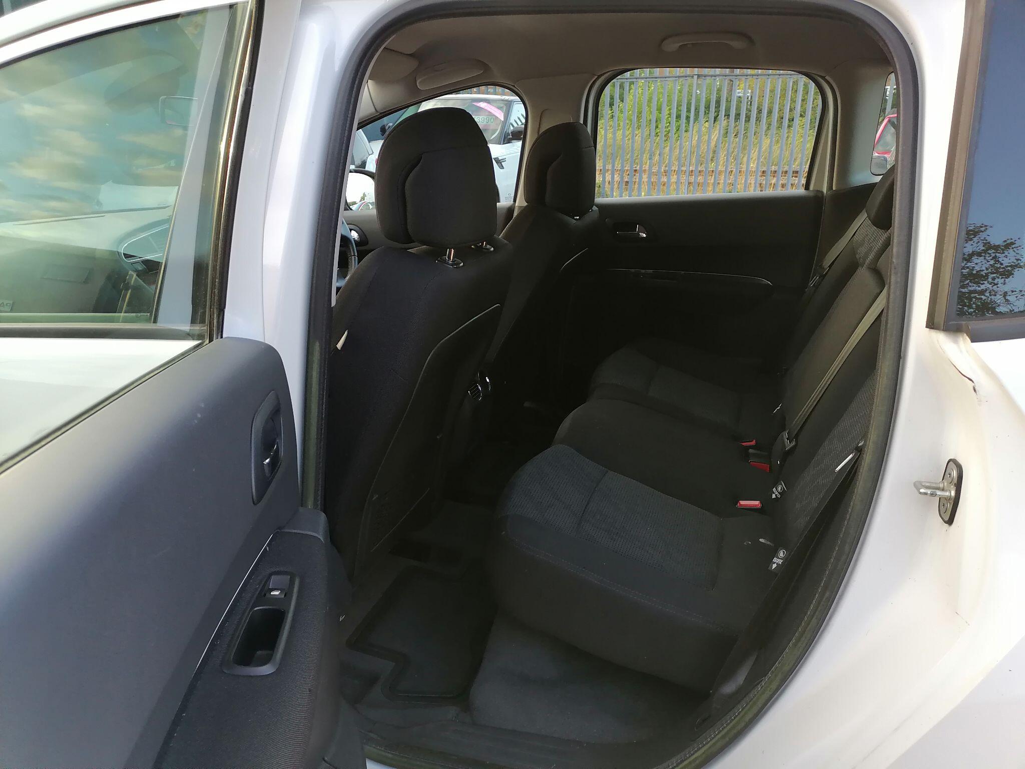 Peugeot 3008 view 34
