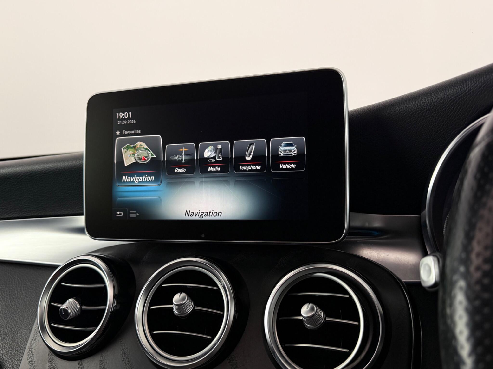 Mercedes-Benz GLC view 28