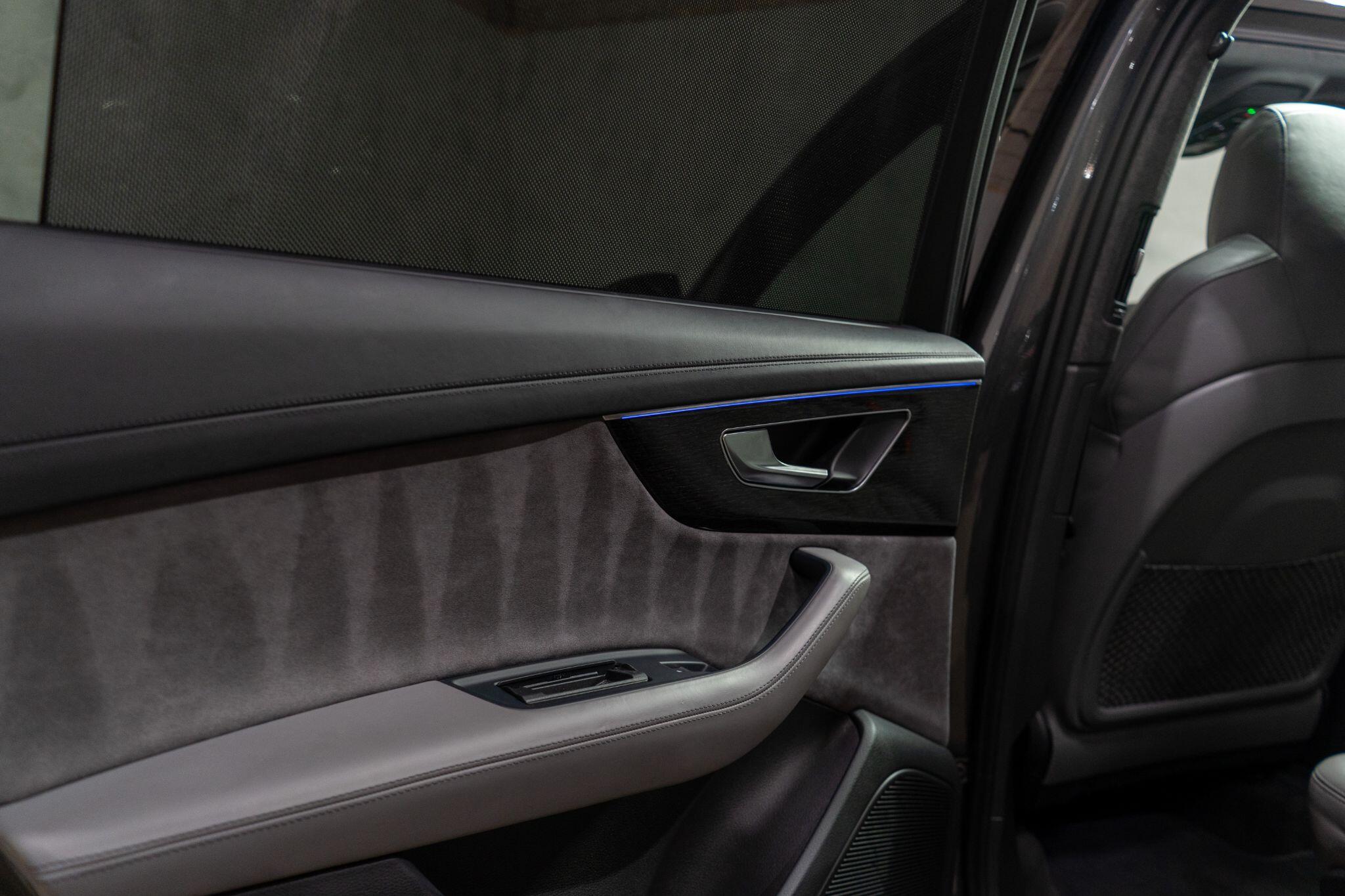 Audi Q7 view 25