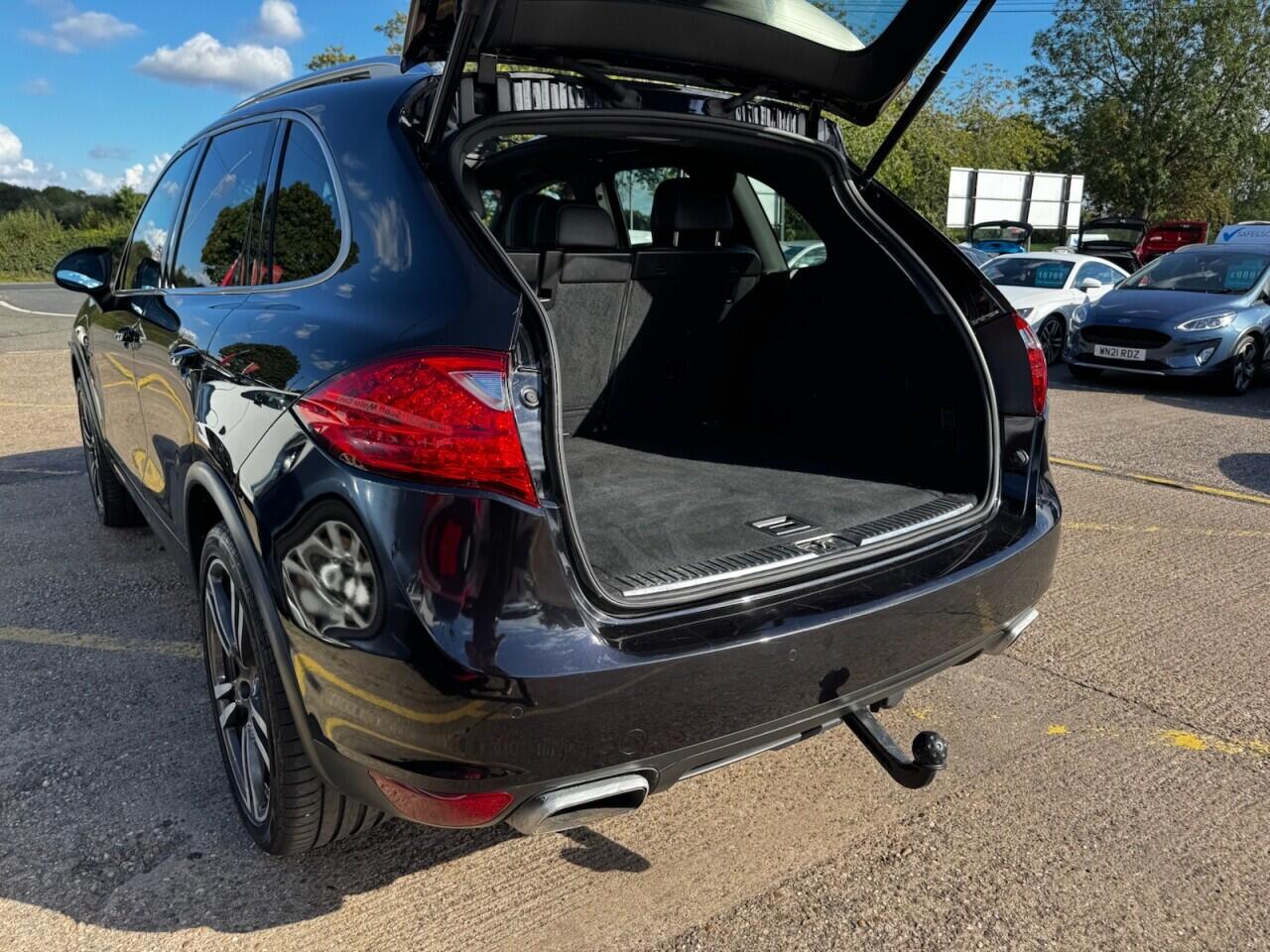 Porsche Cayenne view 19